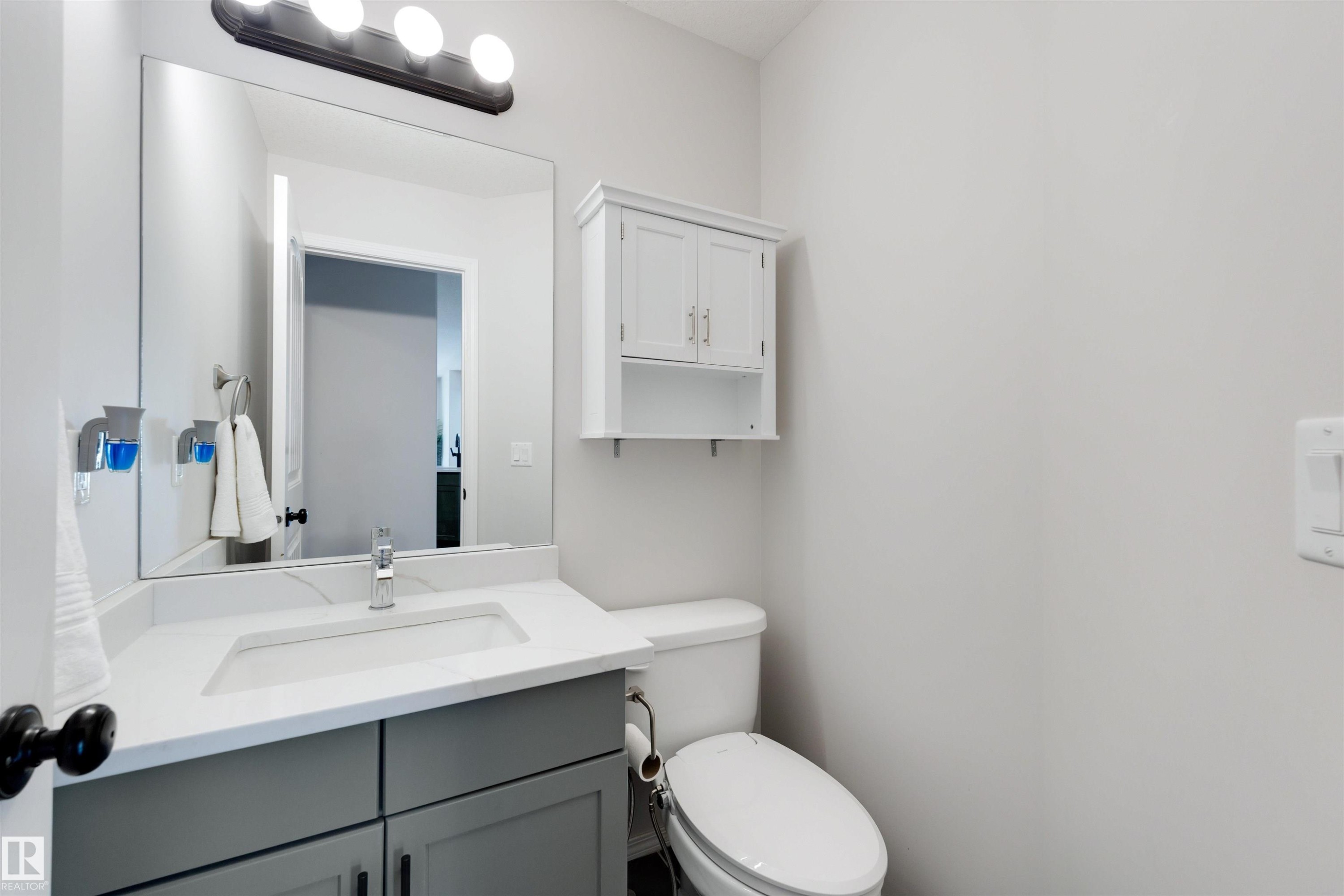 728 173 Street Sw, Edmonton, AB - Indoor Photo Showing Bathroom
