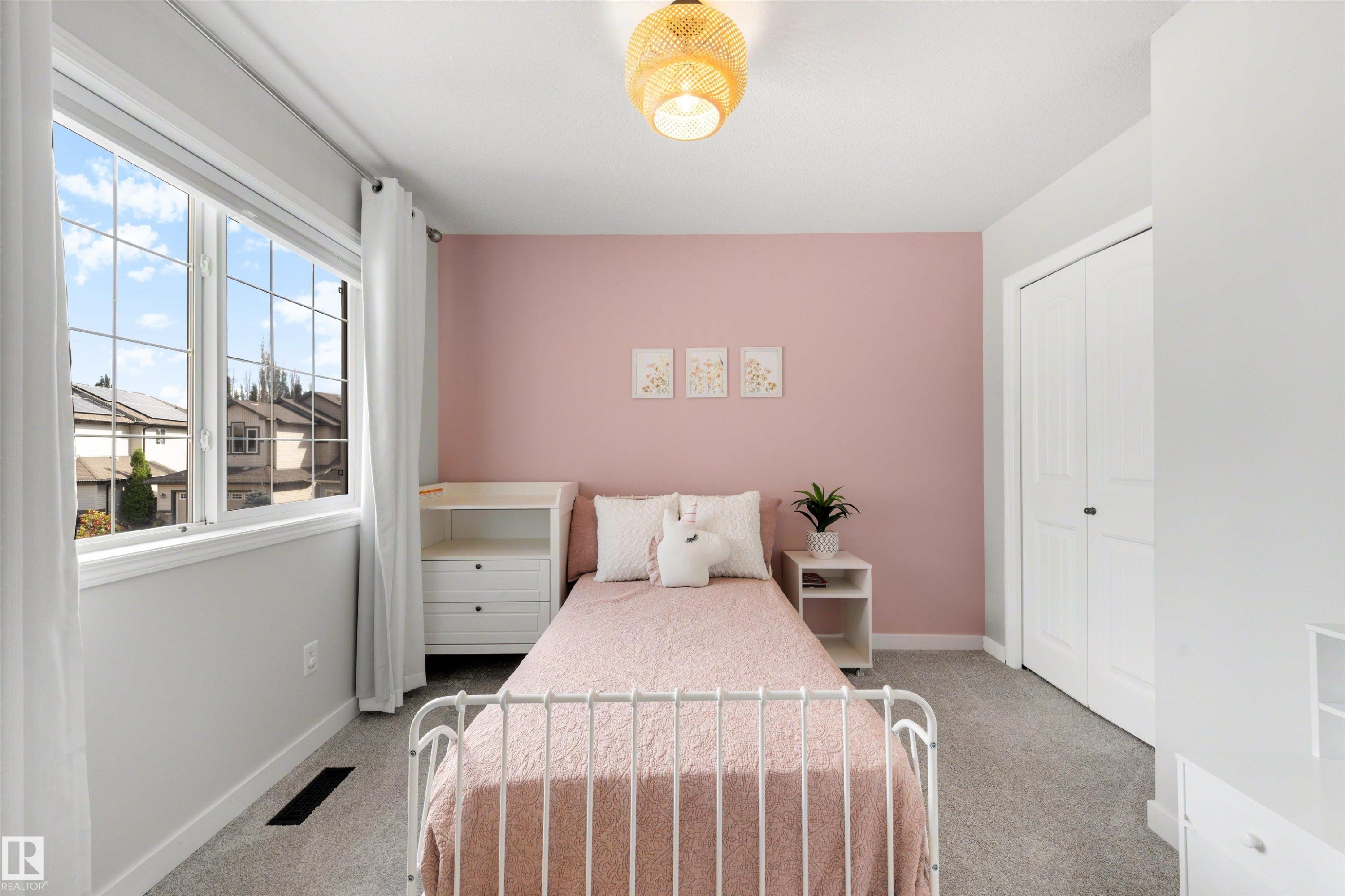728 173 Street Sw, Edmonton, AB - Indoor Photo Showing Bedroom