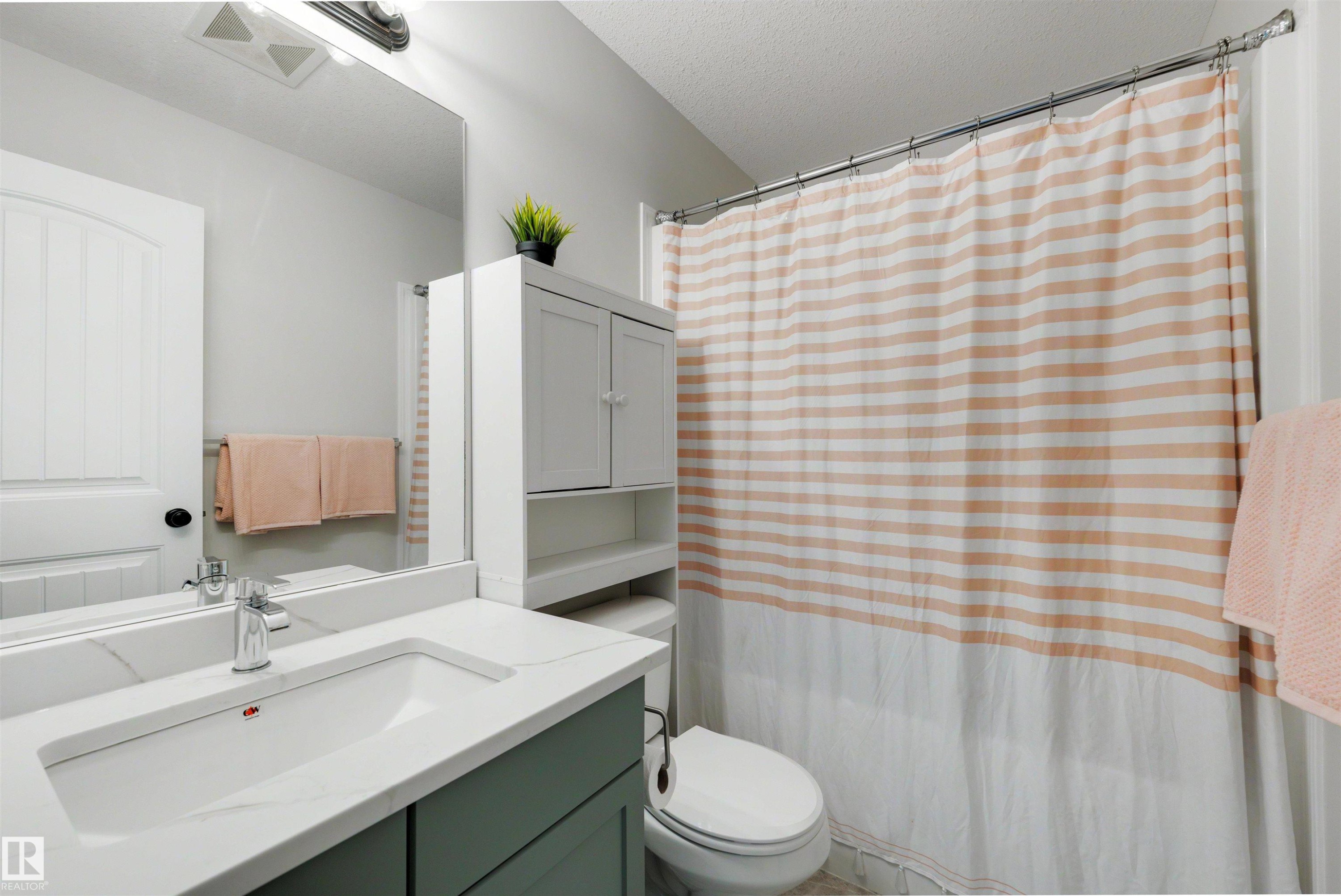 728 173 Street Sw, Edmonton, AB - Indoor Photo Showing Bathroom
