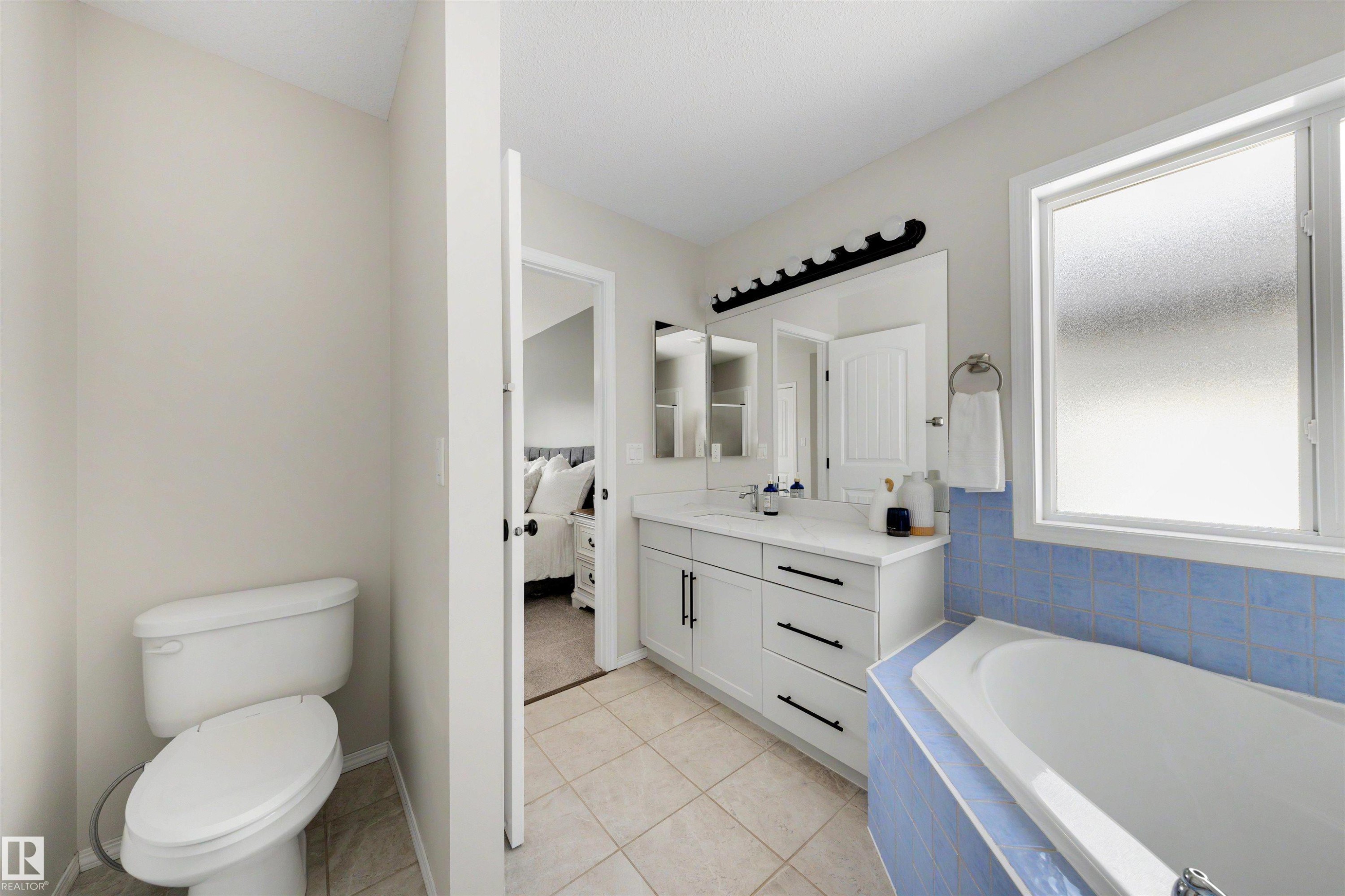 728 173 Street Sw, Edmonton, AB - Indoor Photo Showing Bathroom