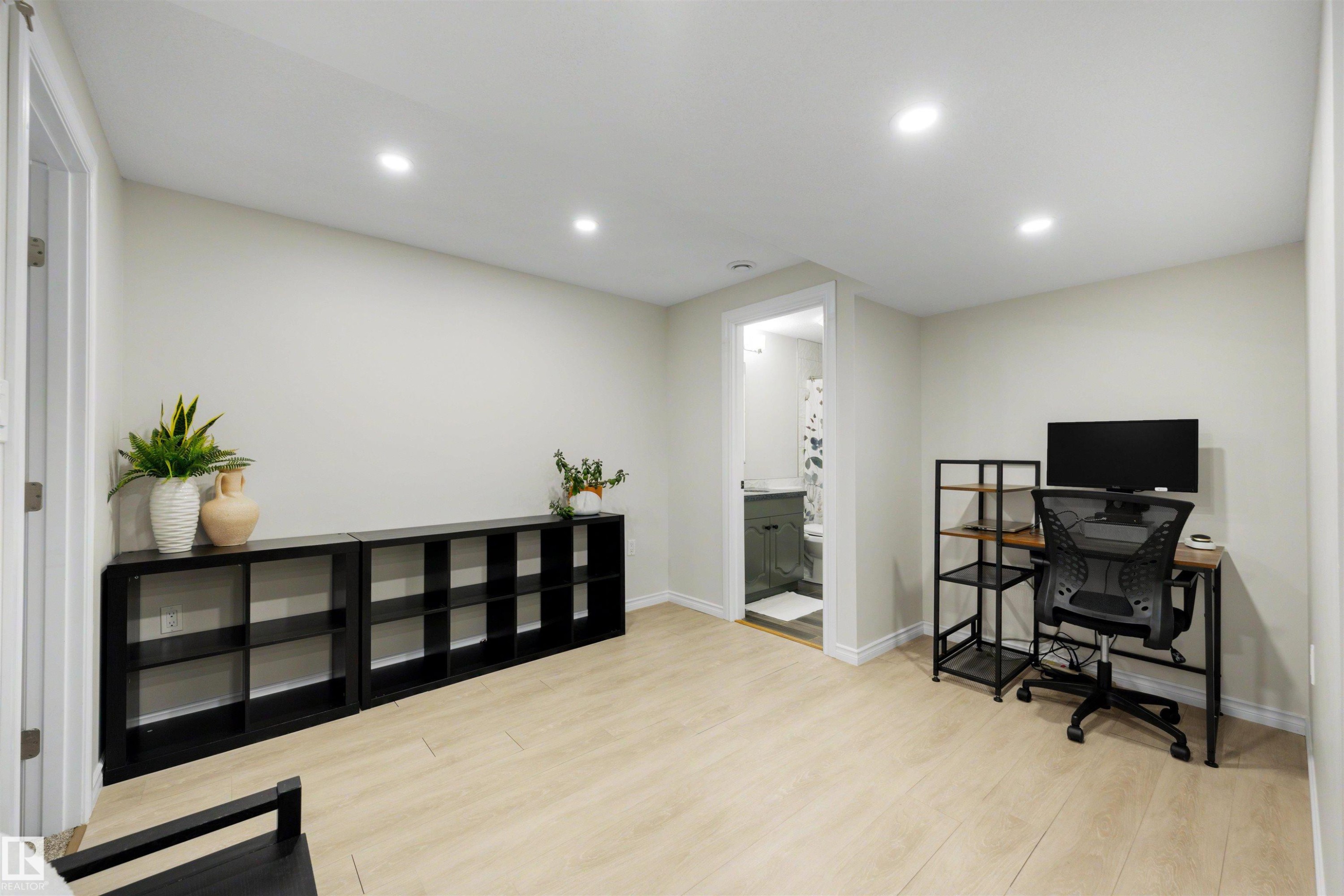 728 173 Street Sw, Edmonton, AB - Indoor