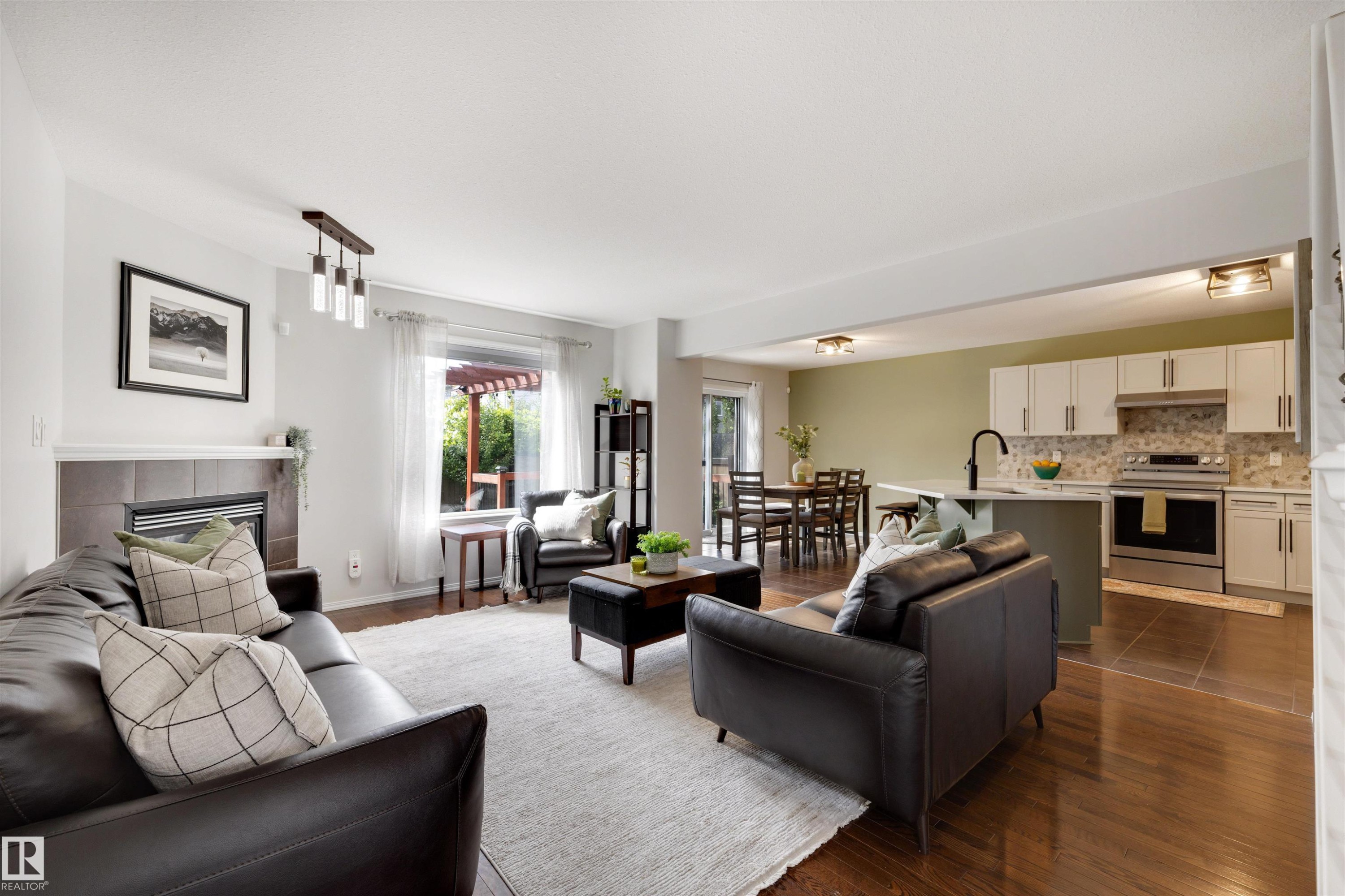 728 173 Street Sw, Edmonton, AB - Indoor Photo Showing Living Room With Fireplace