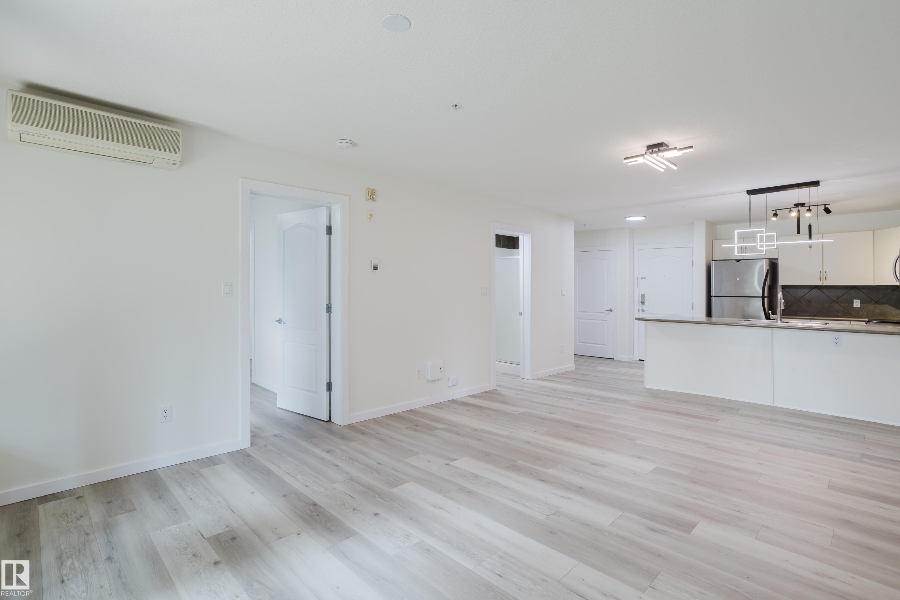 #108 278 Suder Greens Dr Nw, Edmonton, AB - Indoor Photo Showing Kitchen