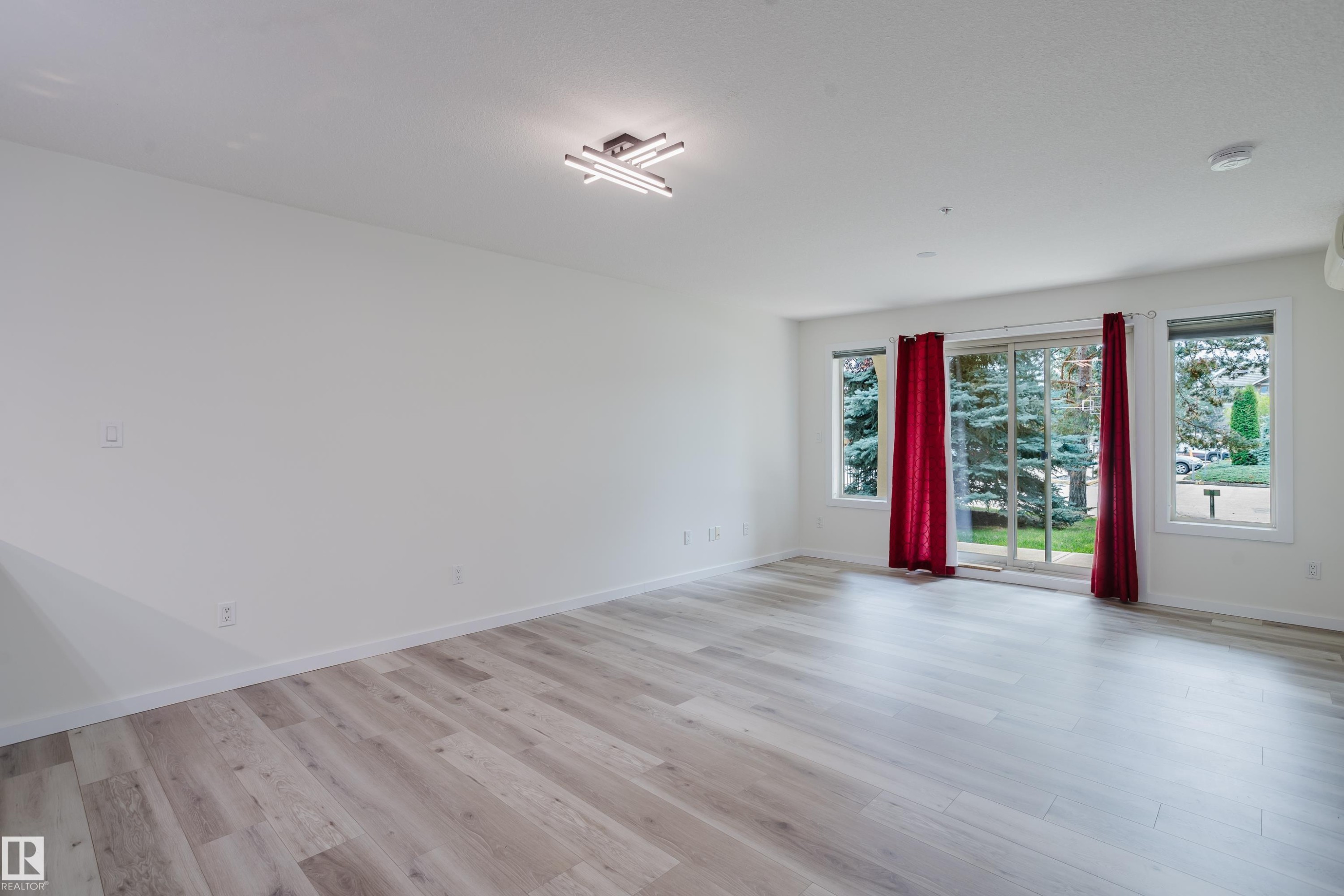 #108 278 Suder Greens Dr Nw, Edmonton, AB - Indoor Photo Showing Other Room