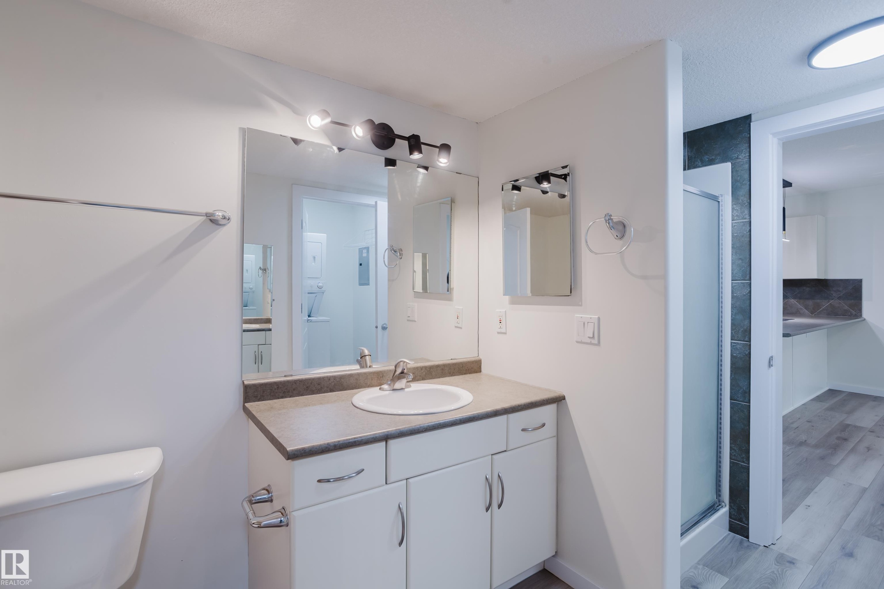 #108 278 Suder Greens Dr Nw, Edmonton, AB - Indoor Photo Showing Bathroom