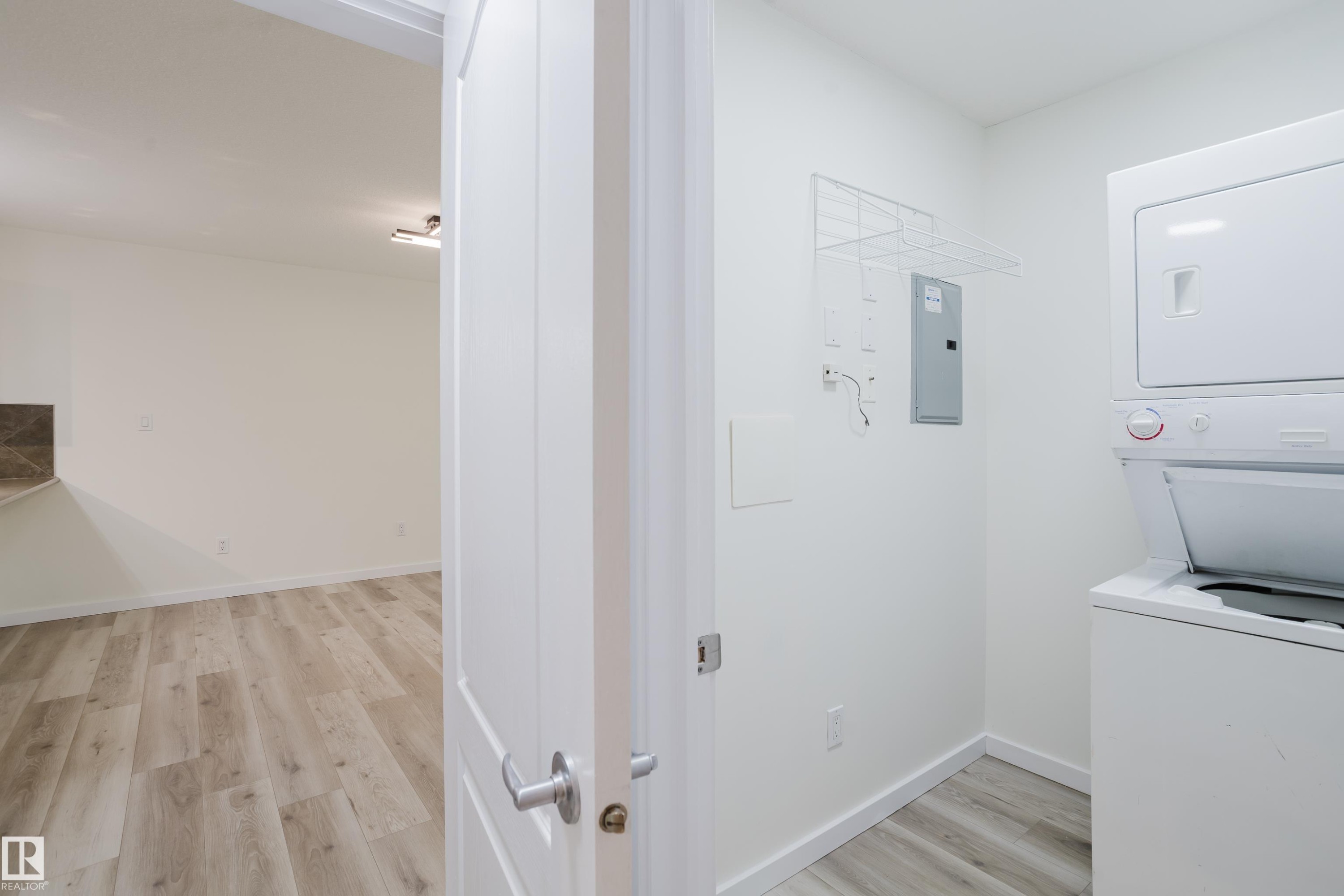 #108 278 Suder Greens Dr Nw, Edmonton, AB - Indoor Photo Showing Laundry Room
