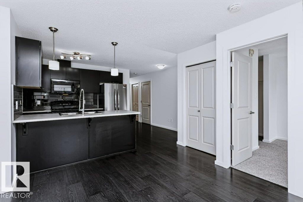 #415 508 Albany Way Nw, Edmonton, AB - Indoor Photo Showing Kitchen