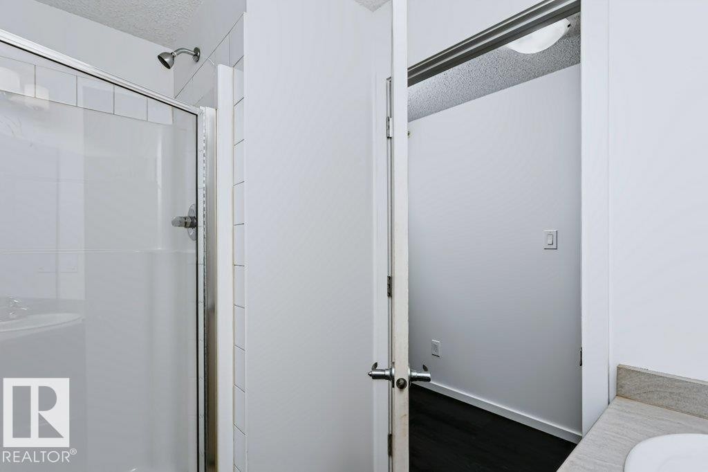 #415 508 Albany Way Nw, Edmonton, AB - Indoor Photo Showing Bathroom