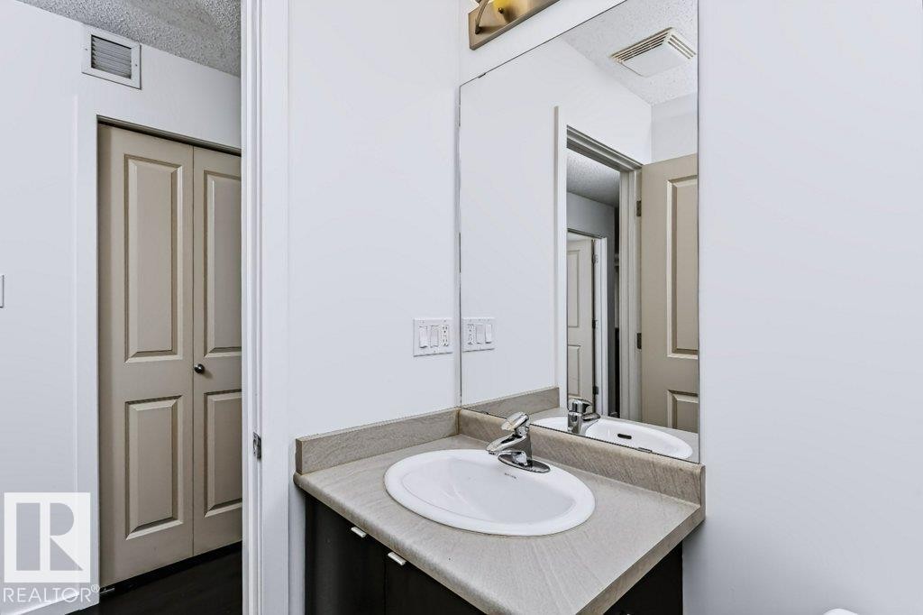 #415 508 Albany Way Nw, Edmonton, AB - Indoor Photo Showing Bathroom