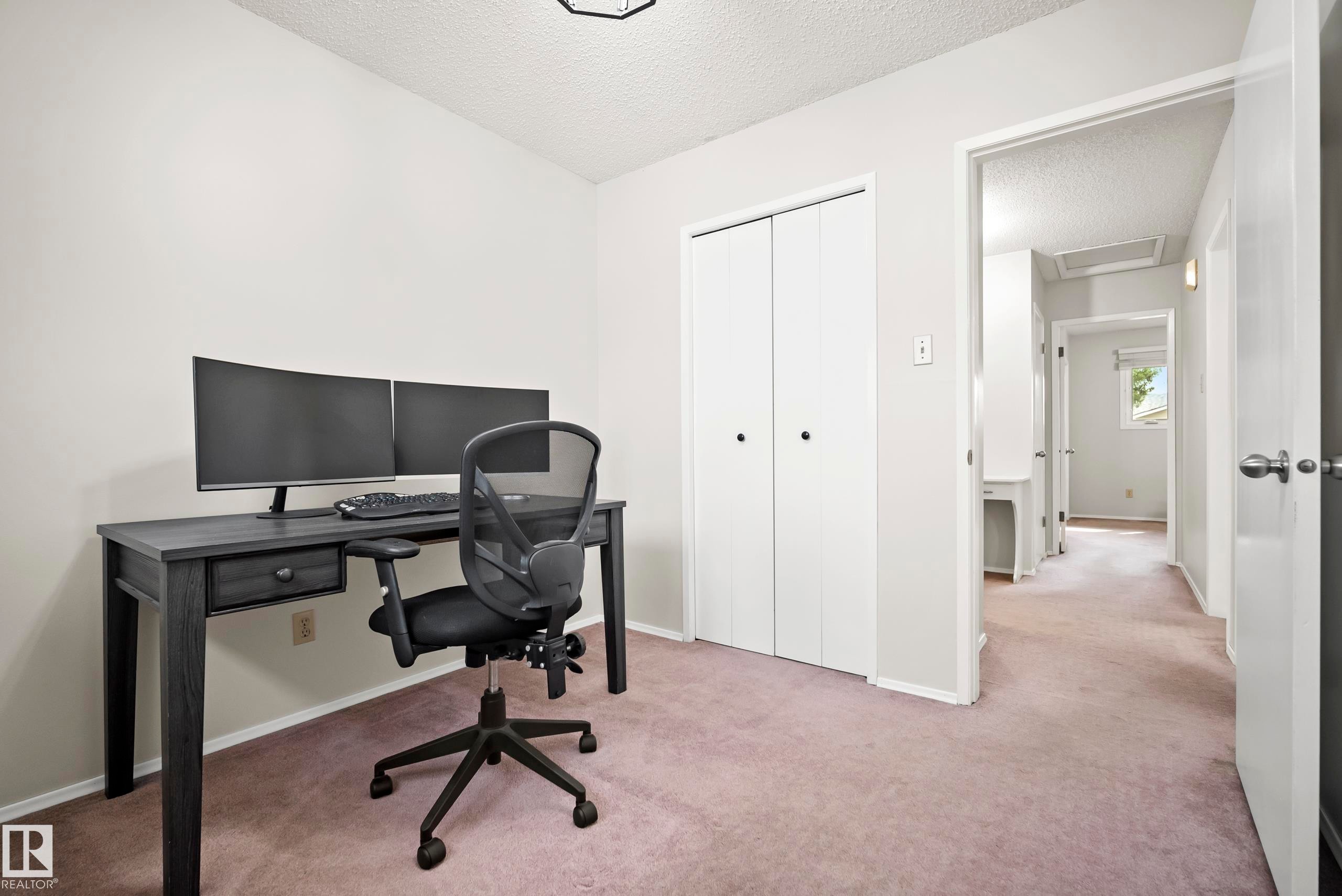 17312 105 Street Nw, Edmonton, AB - Indoor Photo Showing Office