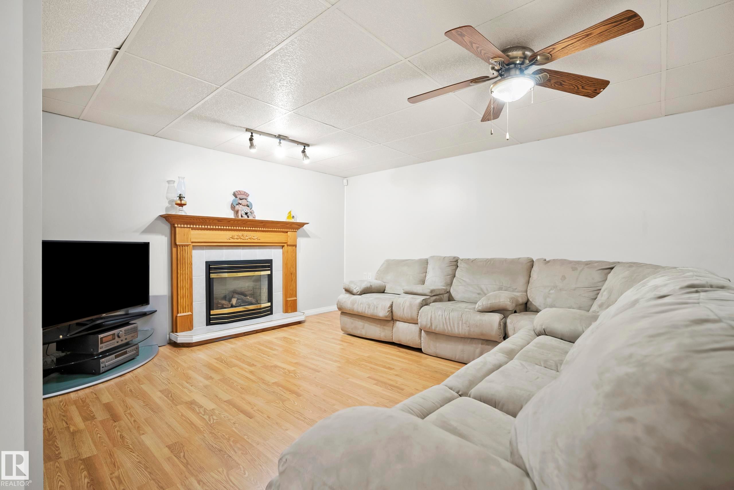 17312 105 Street Nw, Edmonton, AB - Indoor Photo Showing Living Room With Fireplace