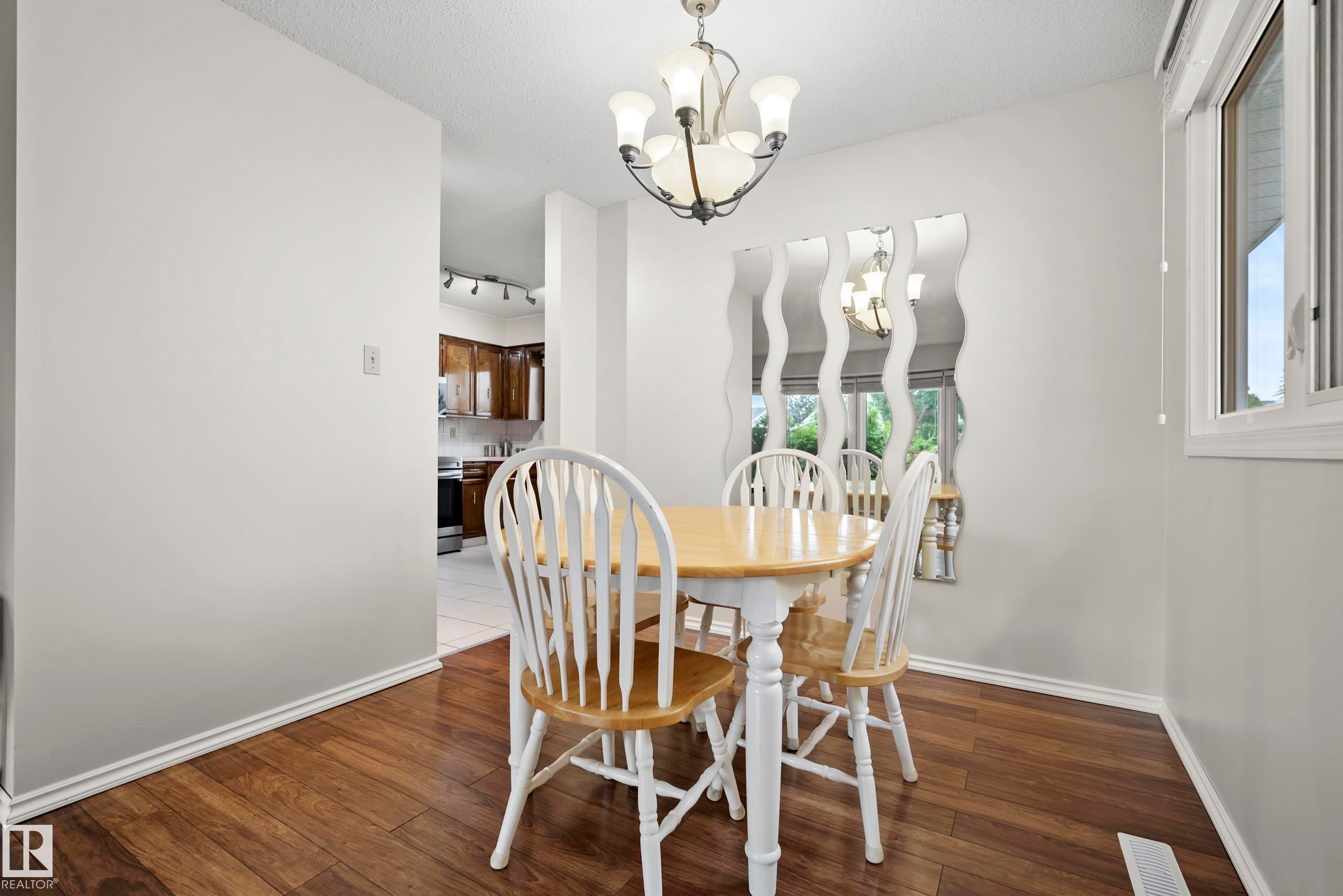 17312 105 Street Nw, Edmonton, AB - Indoor Photo Showing Dining Room