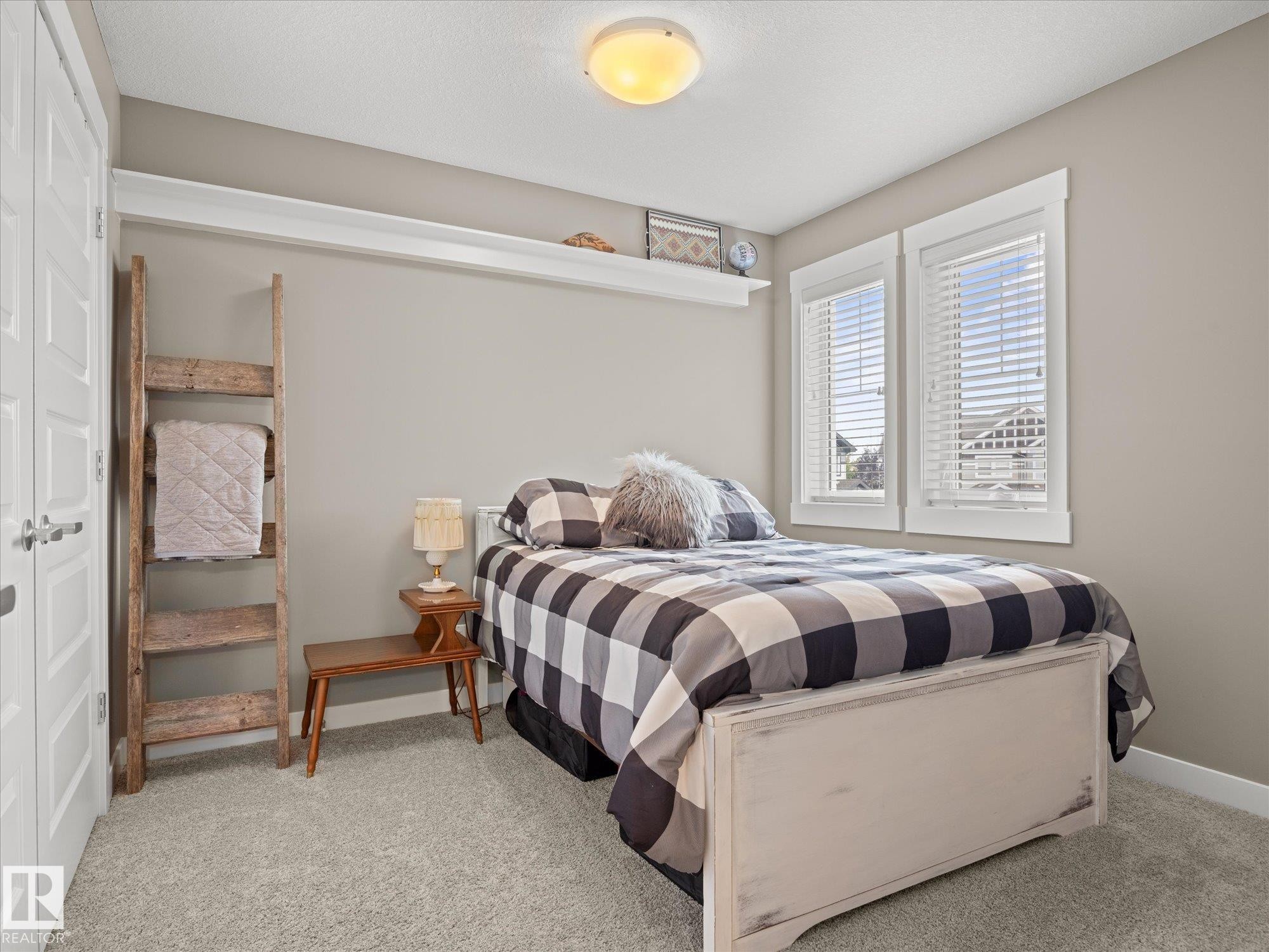 6318 167A Avenue Nw, Edmonton, AB - Indoor Photo Showing Bedroom