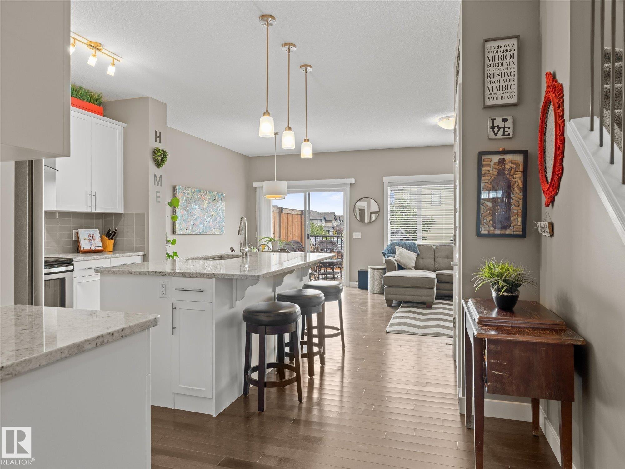 6318 167A Avenue Nw, Edmonton, AB - Indoor Photo Showing Kitchen With Upgraded Kitchen