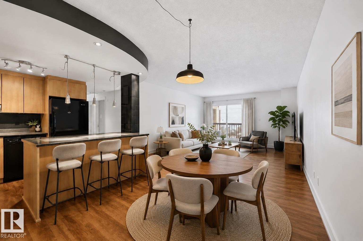 9929 113 Street Nw, Edmonton, AB - Indoor Photo Showing Dining Room