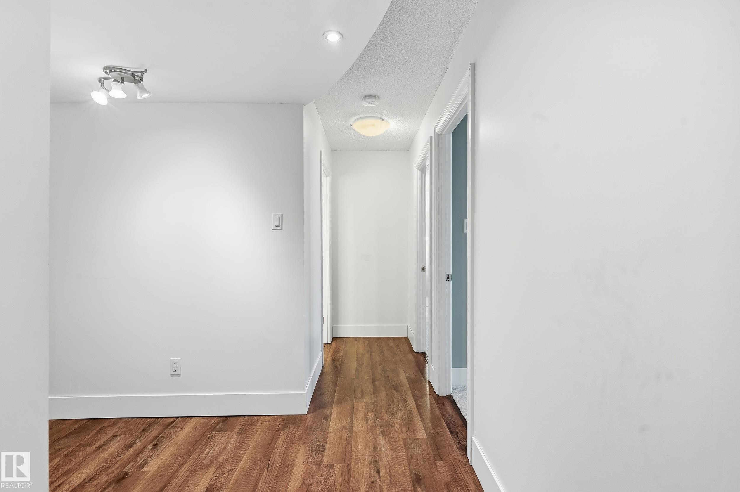 9929 113 Street Nw, Edmonton, AB - Indoor Photo Showing Other Room
