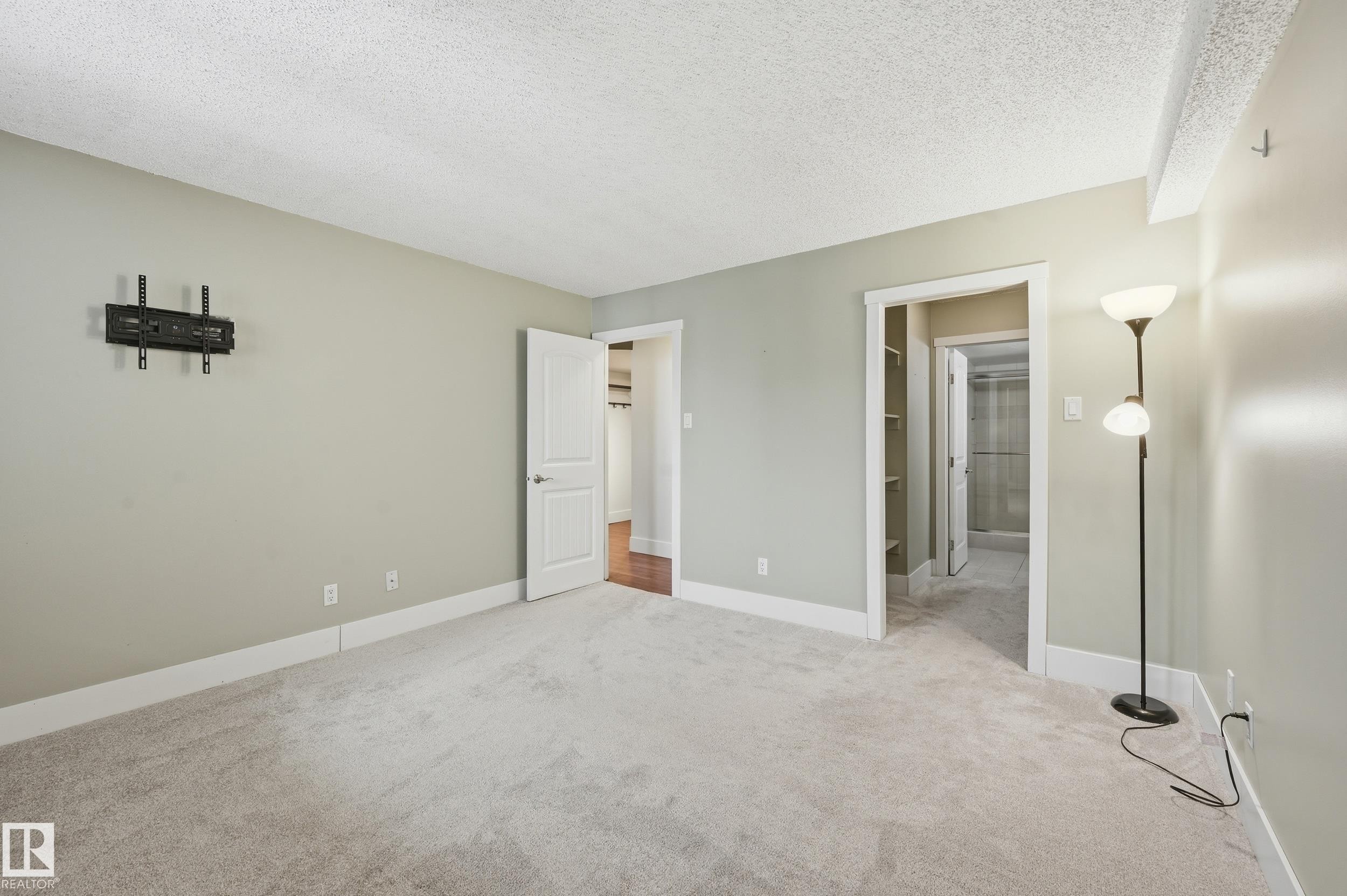 9929 113 Street Nw, Edmonton, AB - Indoor Photo Showing Other Room