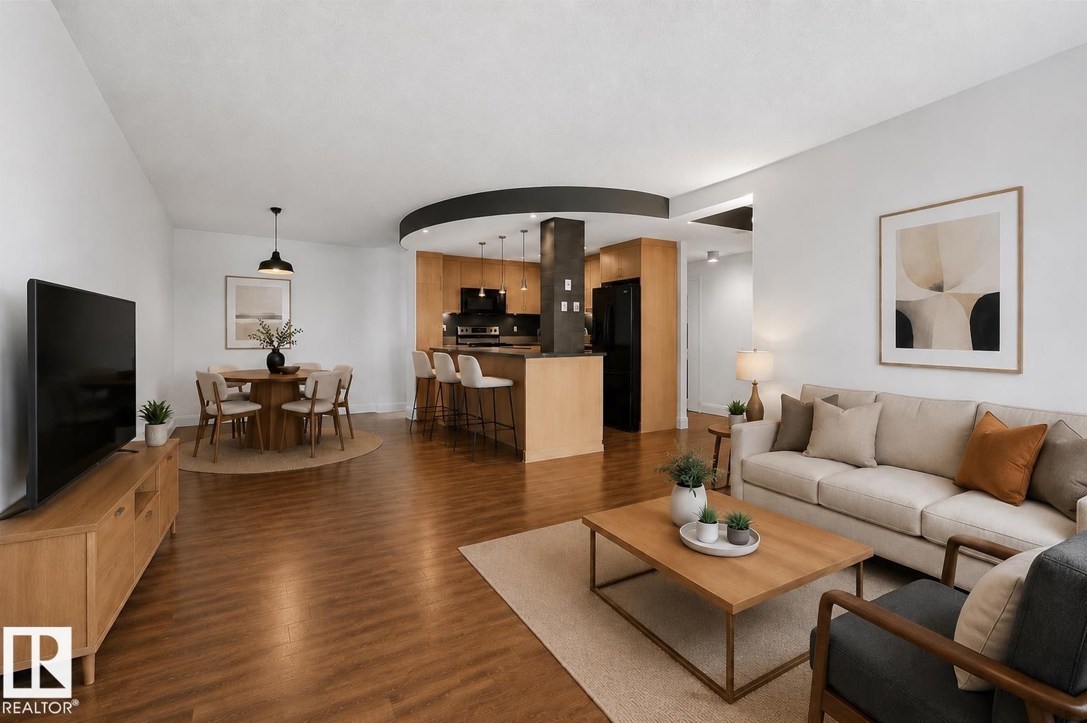 9929 113 Street Nw, Edmonton, AB - Indoor Photo Showing Living Room