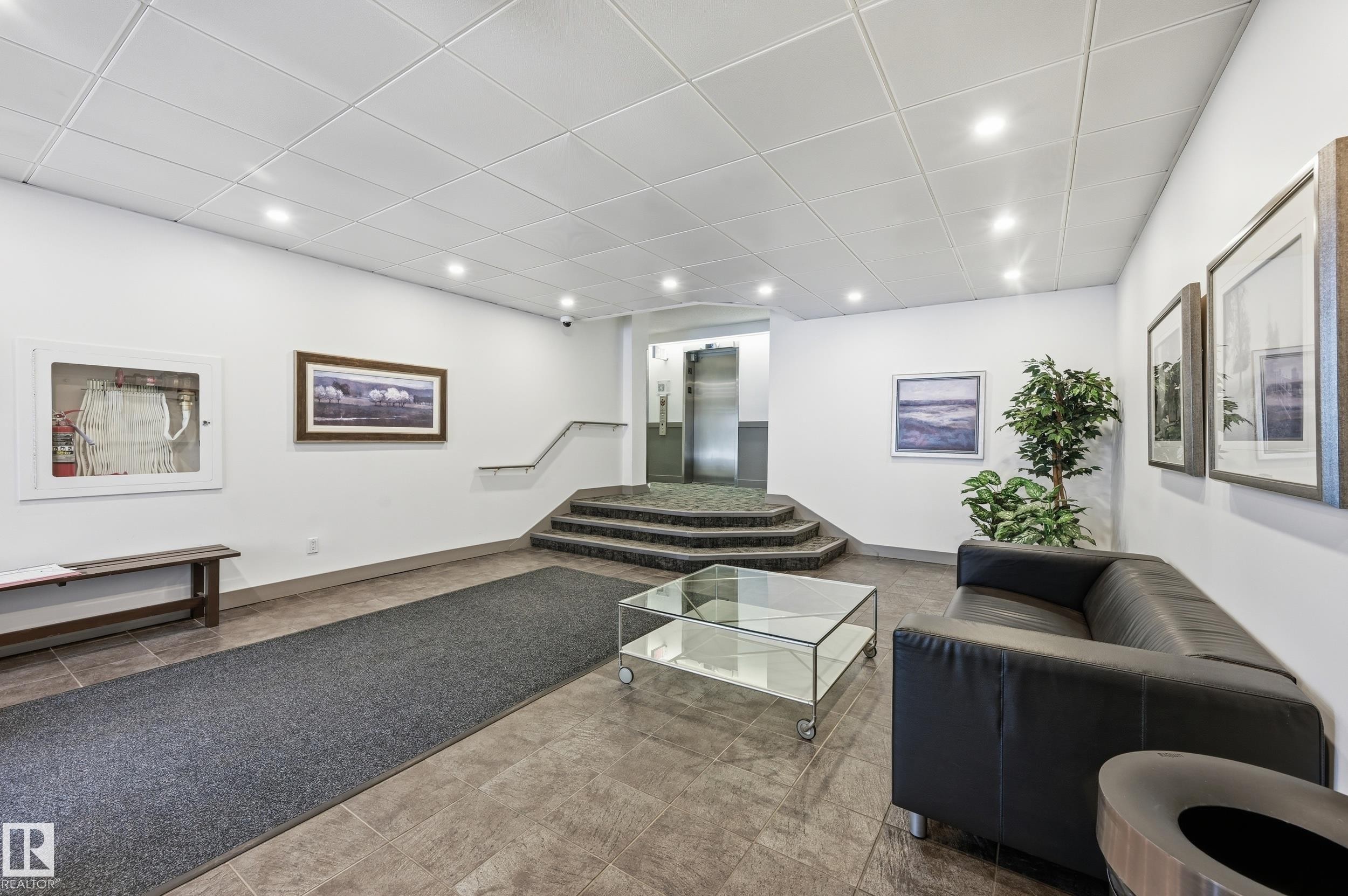 9929 113 Street Nw, Edmonton, AB - Indoor