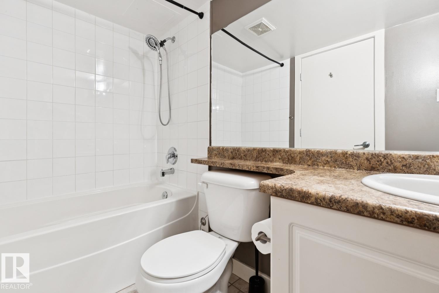 #408 9715 110 St Nw, Edmonton, AB - Indoor Photo Showing Bathroom