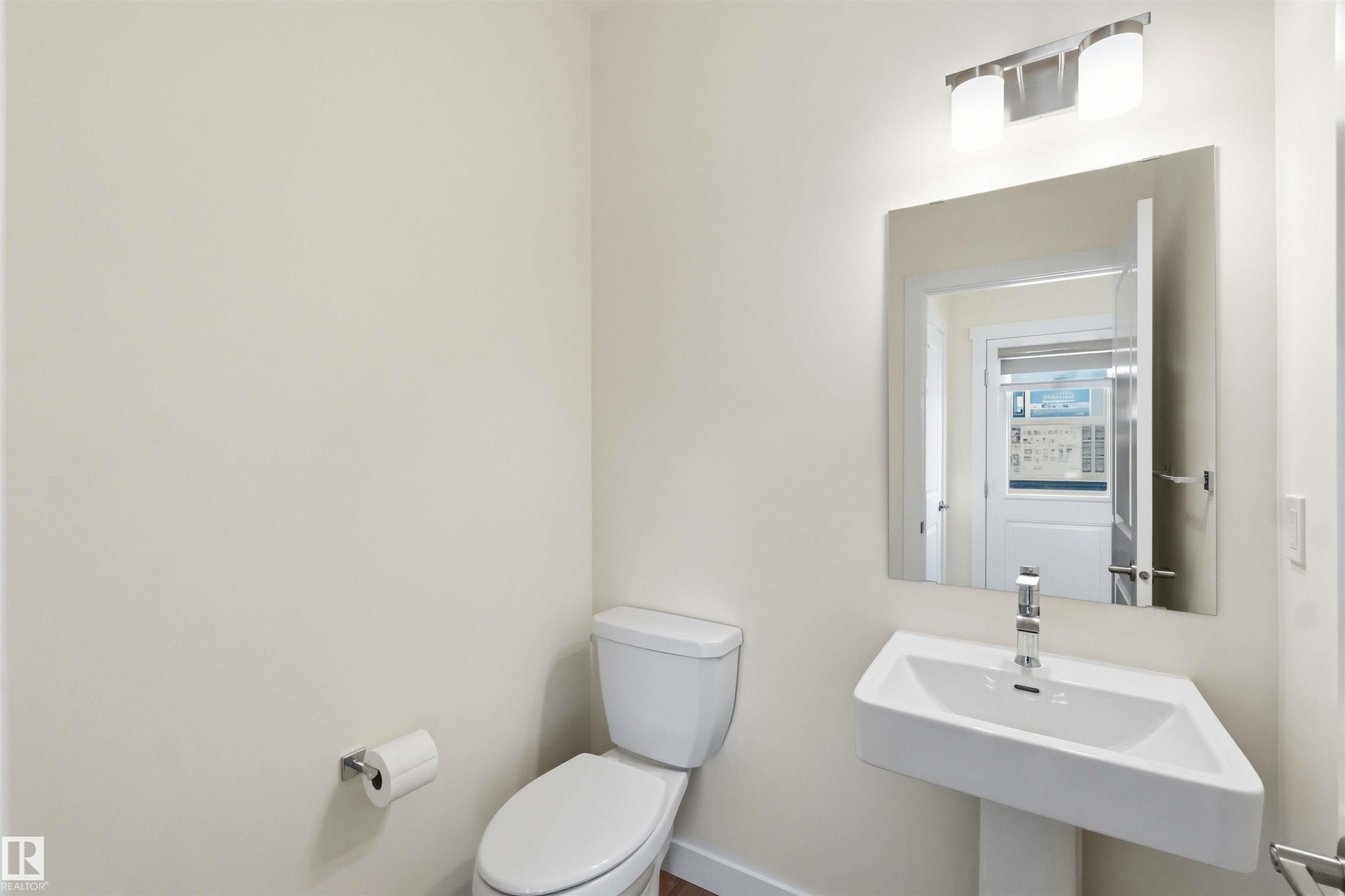 4582 Warbler Loop Nw, Edmonton, AB - Indoor Photo Showing Bathroom