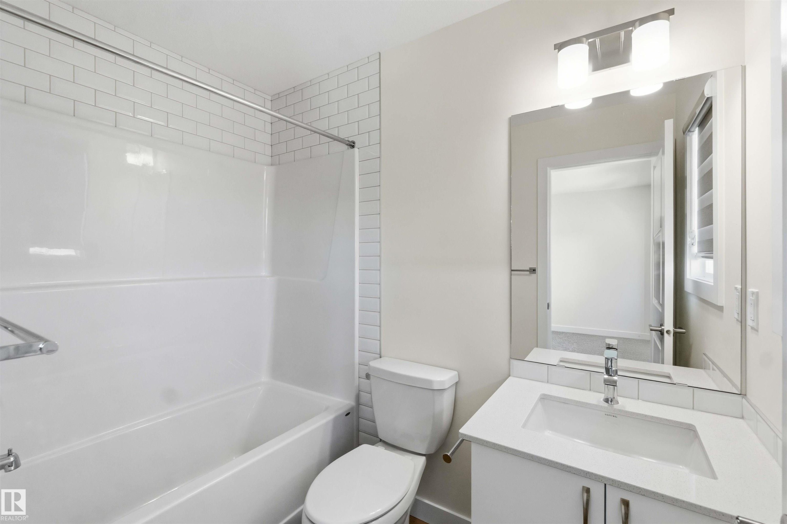 4582 Warbler Loop Nw, Edmonton, AB - Indoor Photo Showing Bathroom