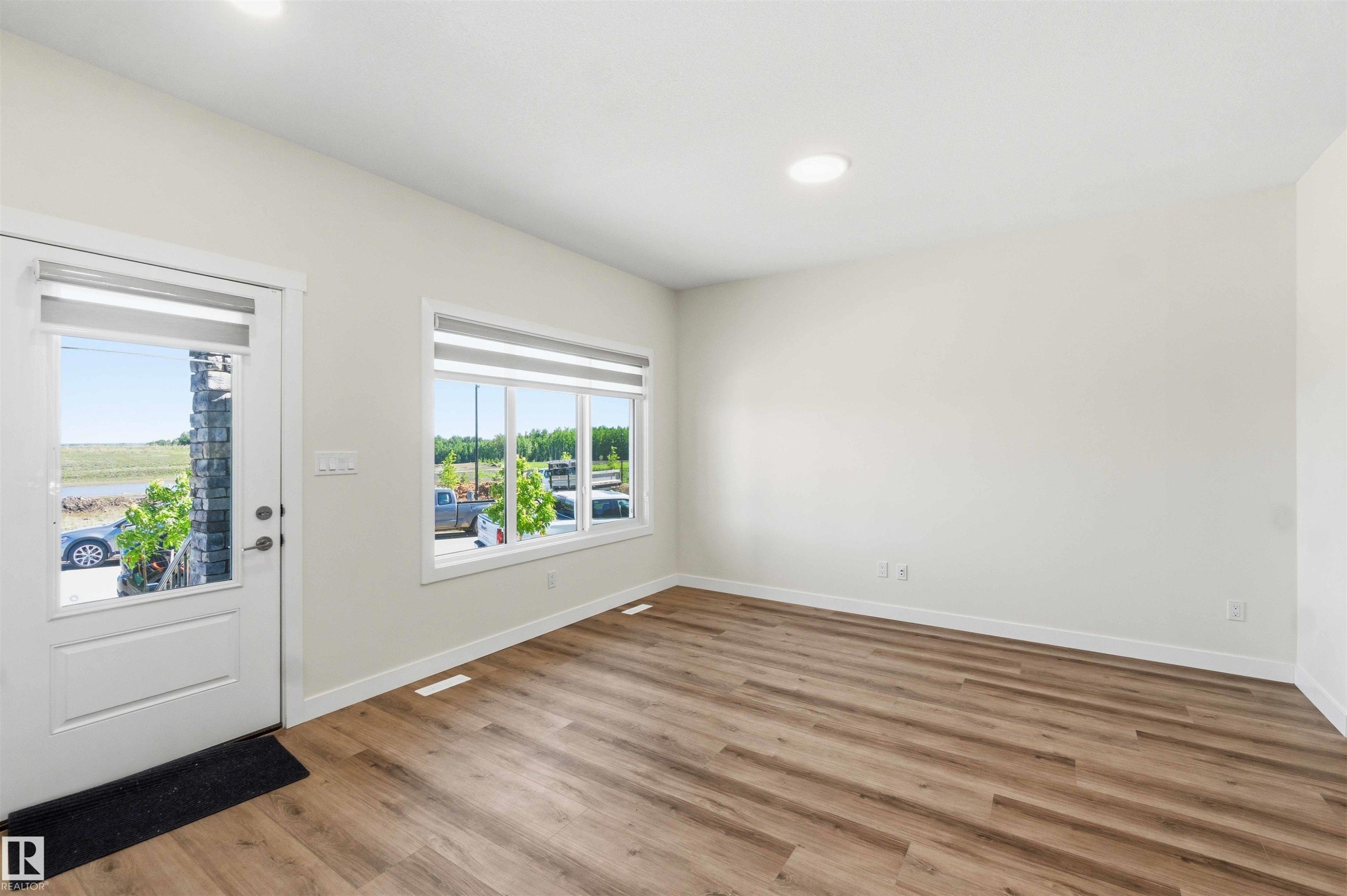 4582 Warbler Loop Nw, Edmonton, AB - Indoor Photo Showing Other Room