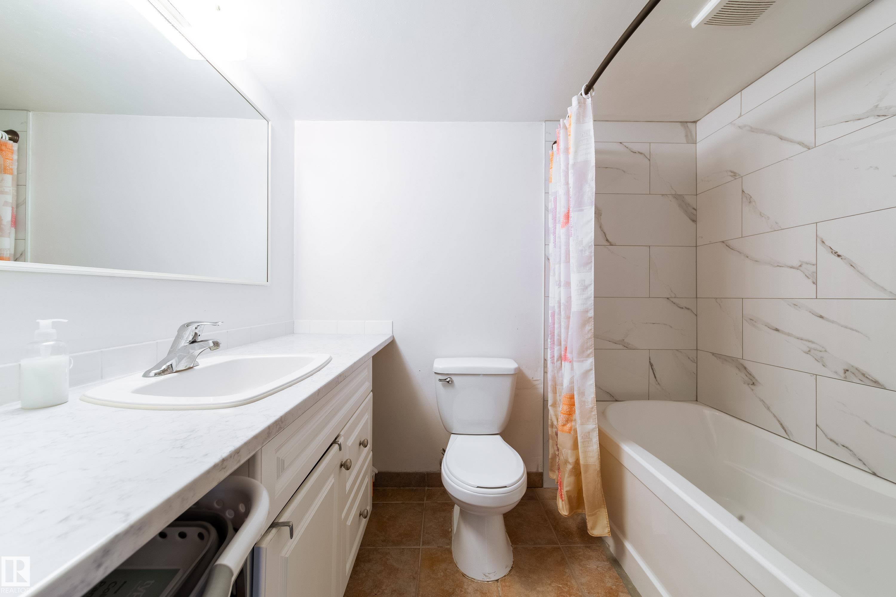 #56 8745 165 Street Nw, Edmonton, AB - Indoor Photo Showing Bathroom
