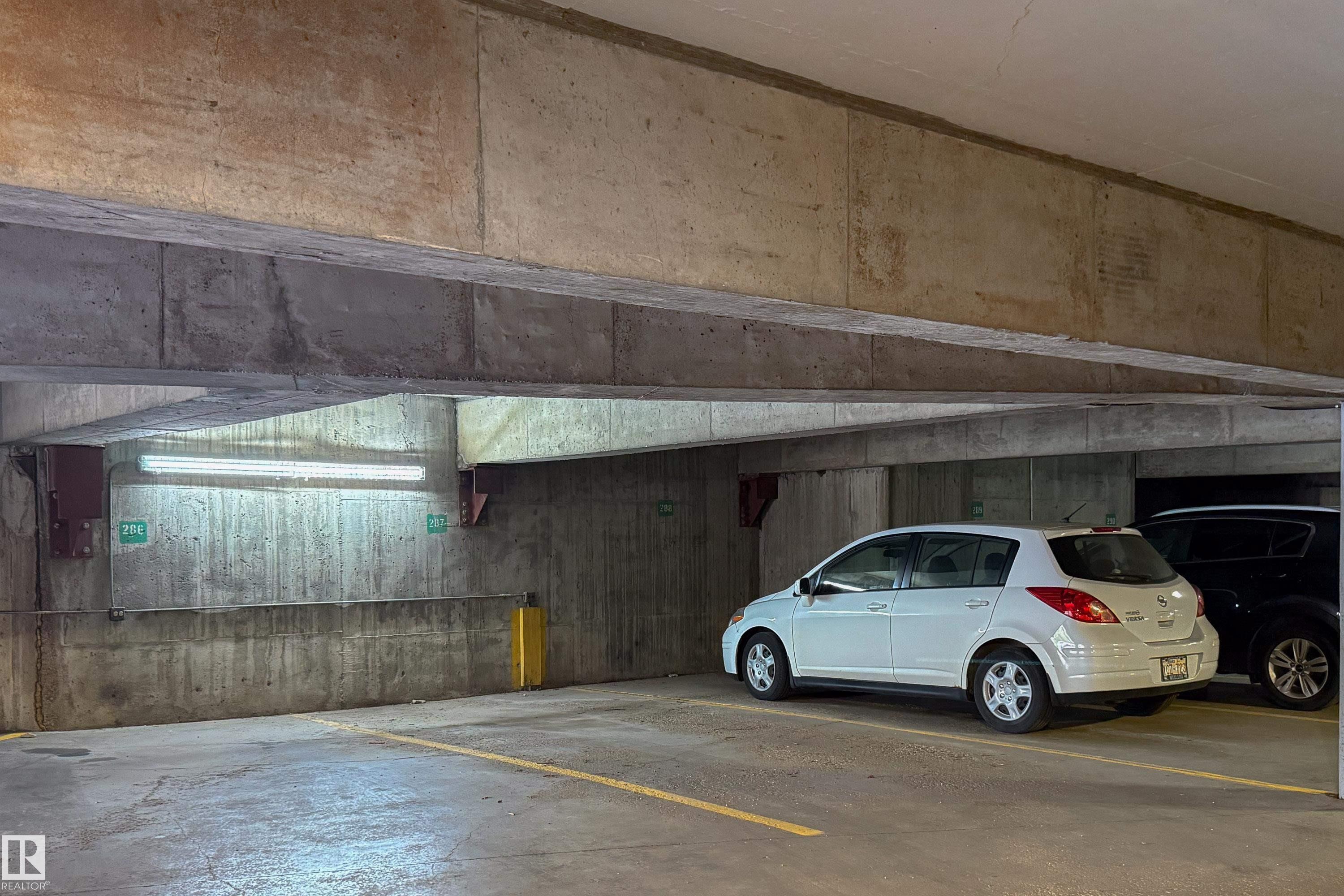#56 8745 165 Street Nw, Edmonton, AB - Indoor Photo Showing Garage