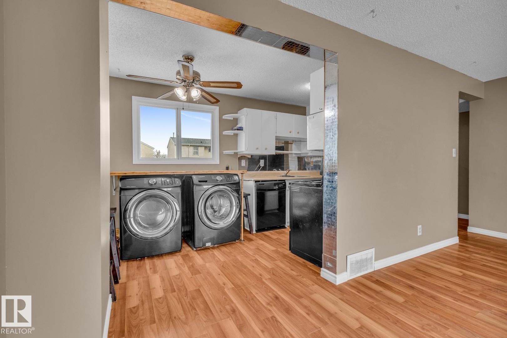 221 Harrison Dr Nw, Edmonton, AB - Indoor Photo Showing Laundry Room