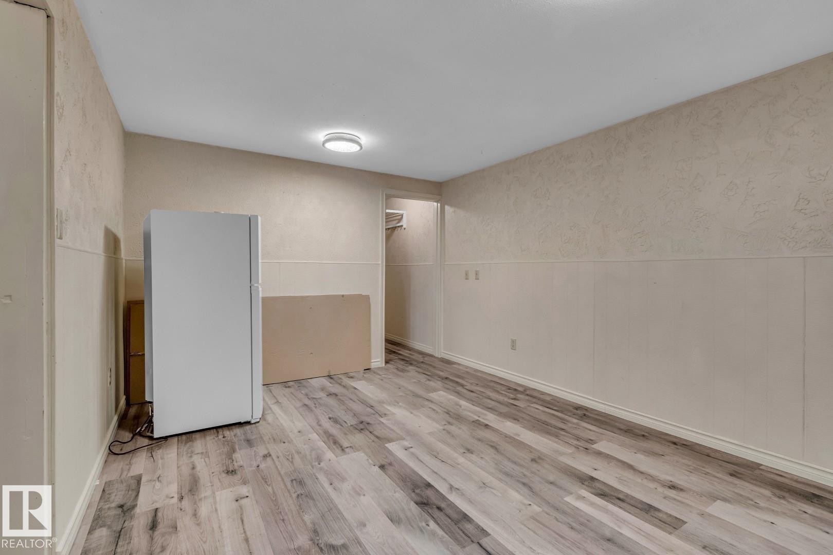 221 Harrison Dr Nw, Edmonton, AB - Indoor