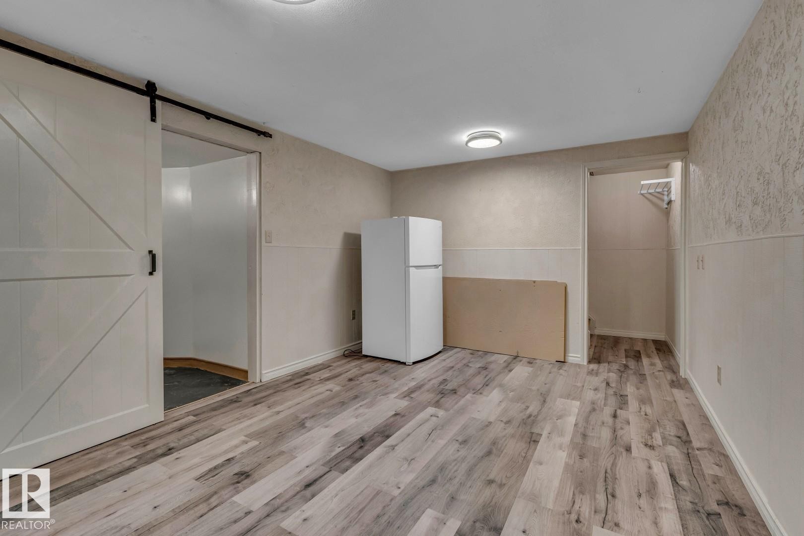 221 Harrison Dr Nw, Edmonton, AB - Indoor