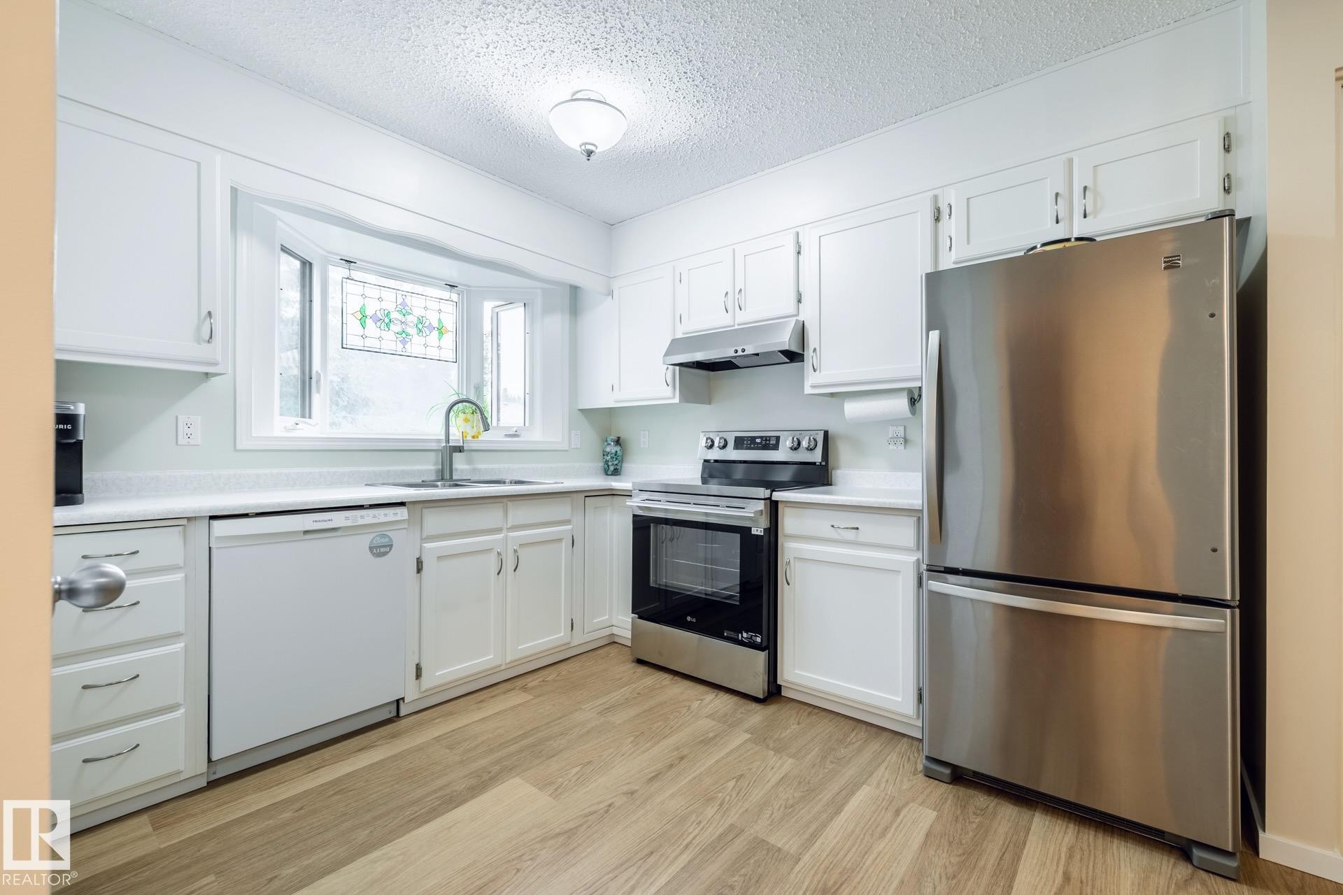 12 Amherst Crescent, St. Albert, AB - Indoor Photo Showing Kitchen