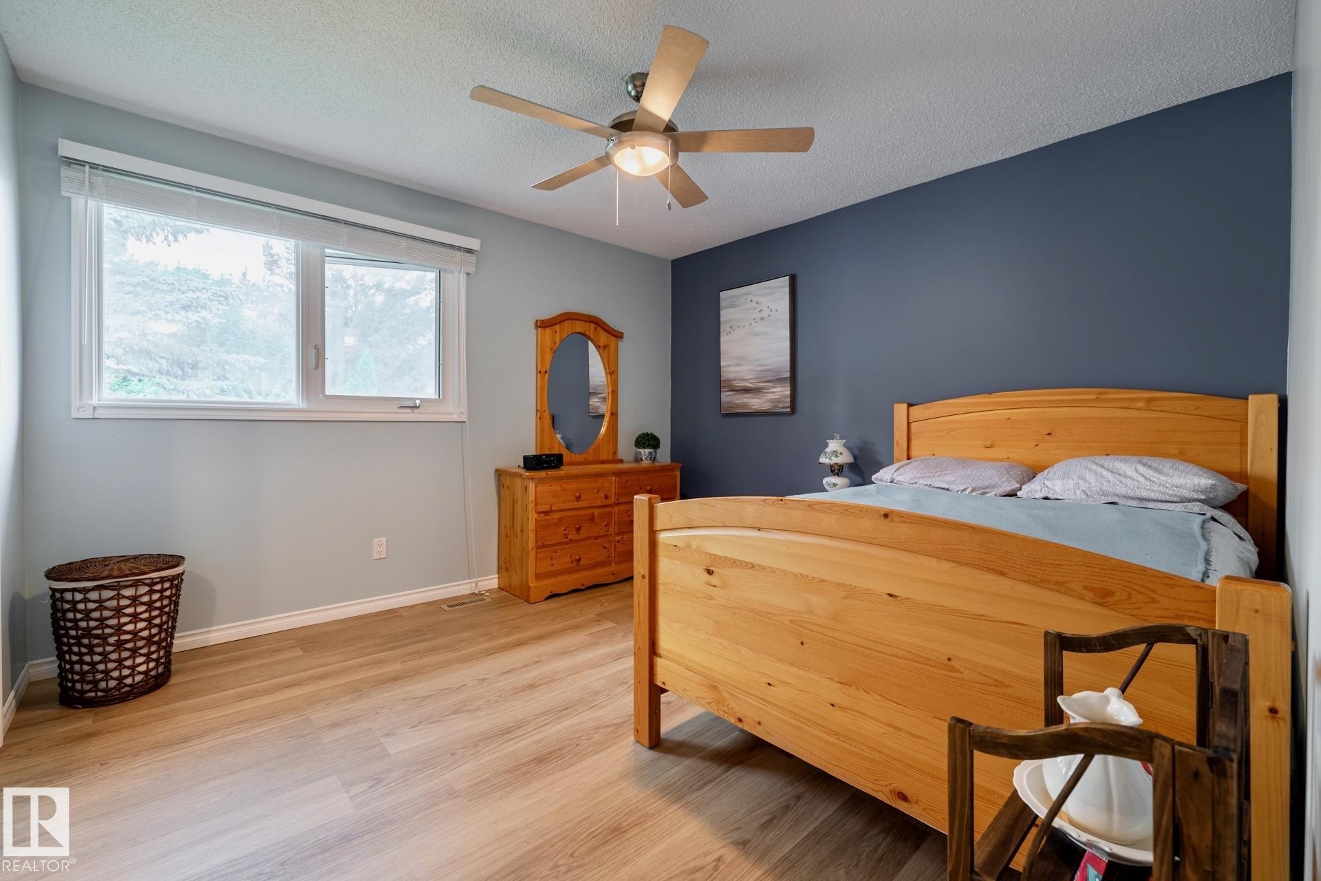 12 Amherst Crescent, St. Albert, AB - Indoor Photo Showing Bedroom
