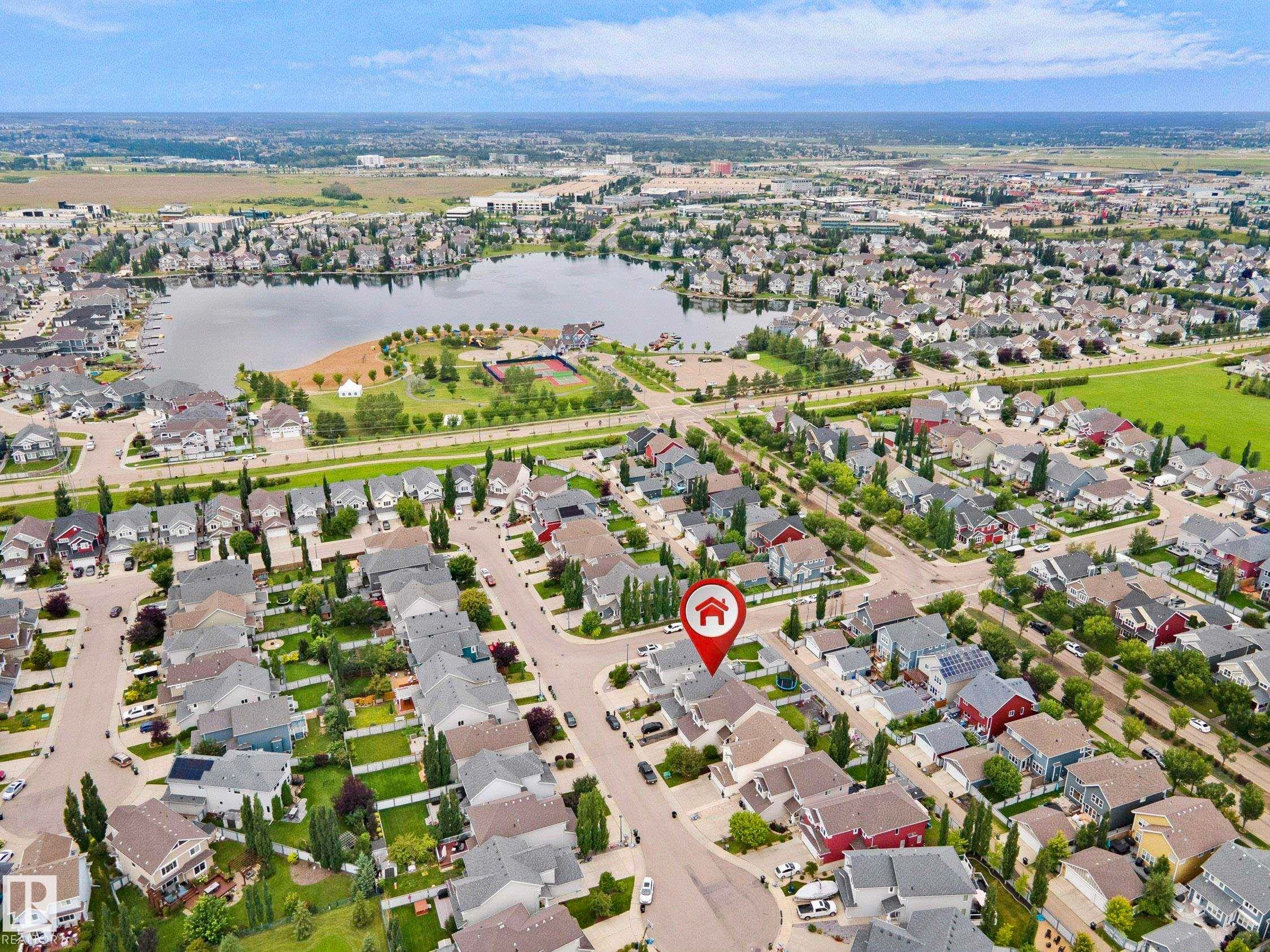 Additional content This aerial photograph does not clearly depict the specific property being marketed - 8432 18 Avenue Sw, Edmonton, AB - Outdoor With View