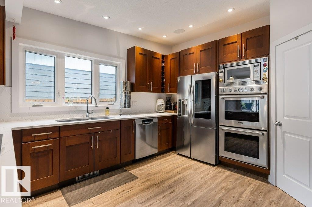 84 Fleetwood Crescent, St. Albert, AB - Indoor Photo Showing Kitchen With Double Sink