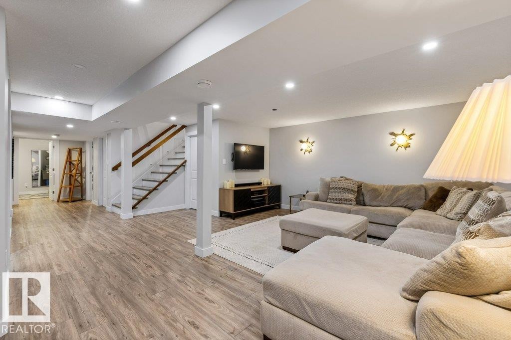 84 Fleetwood Crescent, St. Albert, AB - Indoor Photo Showing Living Room