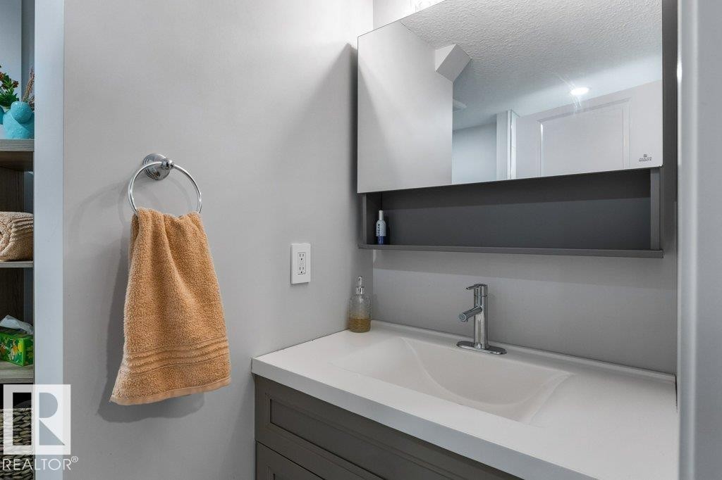 84 Fleetwood Crescent, St. Albert, AB - Indoor Photo Showing Bathroom