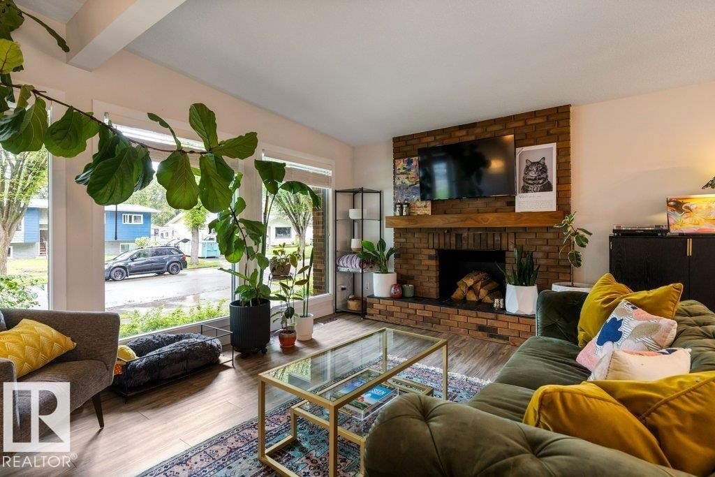 84 Fleetwood Crescent, St. Albert, AB - Indoor Photo Showing Living Room With Fireplace