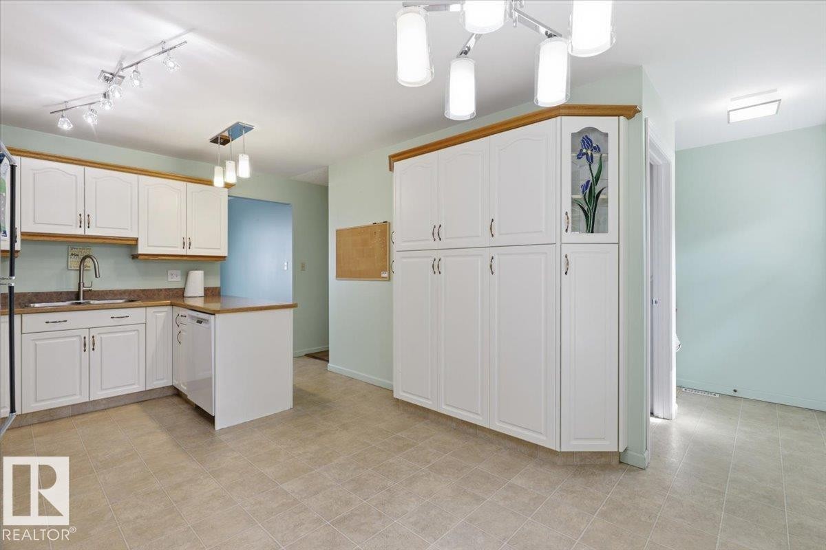 128 Green Ash Drive, Wetaskiwin, AB - Indoor Photo Showing Kitchen With Double Sink