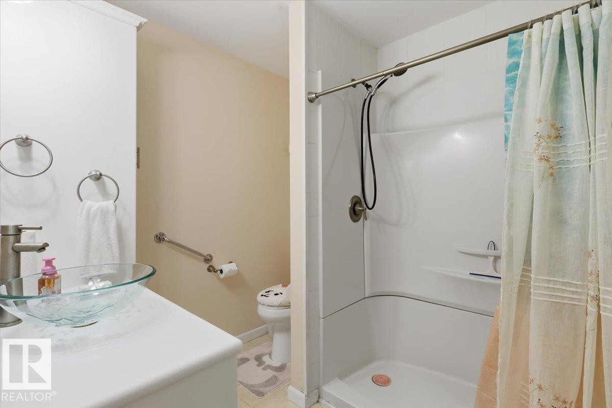 128 Green Ash Drive, Wetaskiwin, AB - Indoor Photo Showing Bathroom