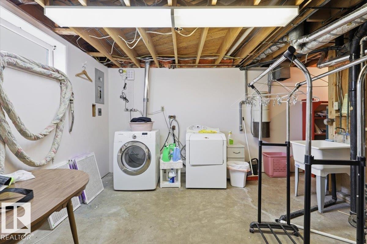 128 Green Ash Drive, Wetaskiwin, AB - Indoor Photo Showing Laundry Room