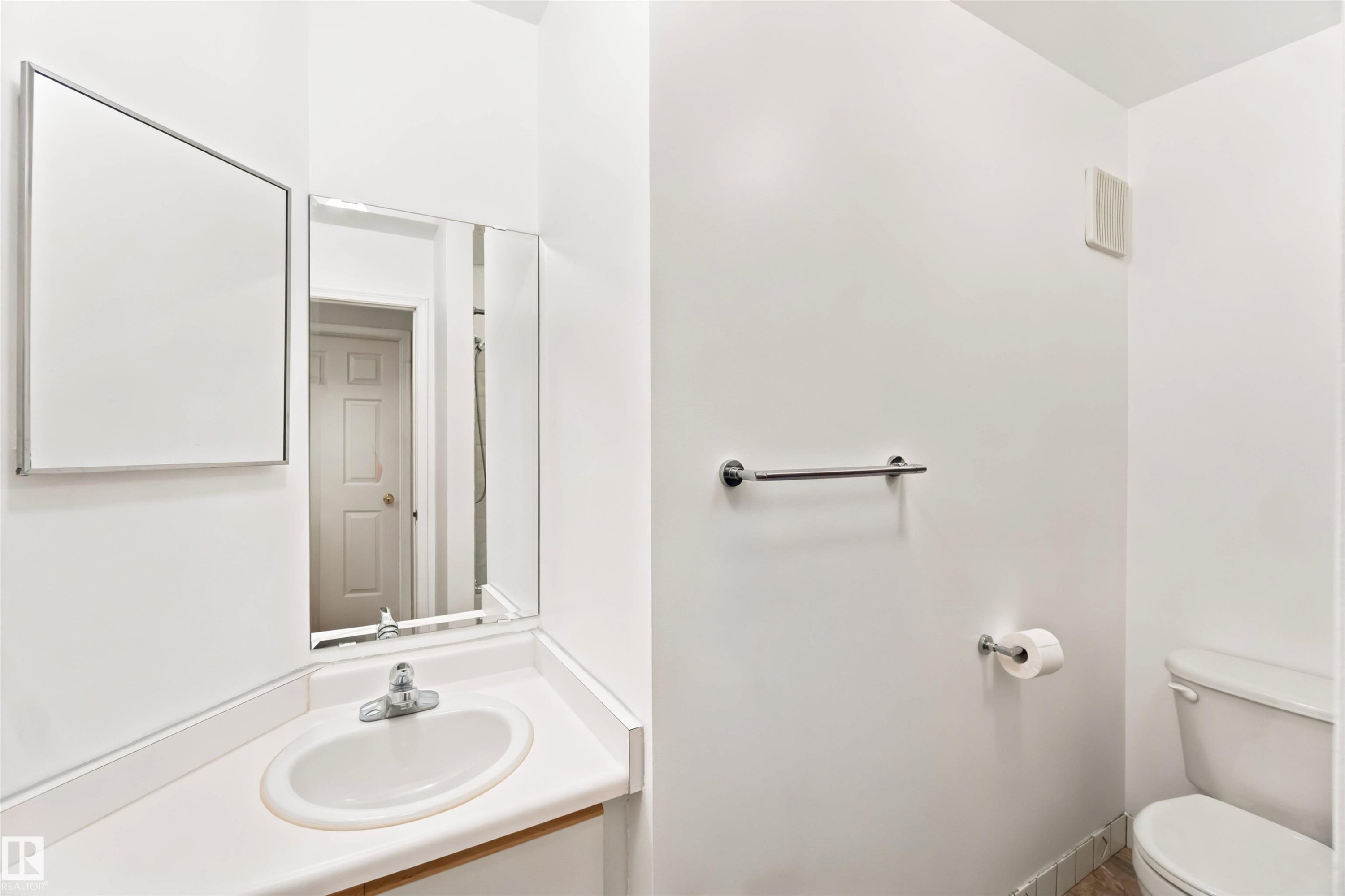 #201 10504 77 Av Nw, Edmonton, AB - Indoor Photo Showing Bathroom