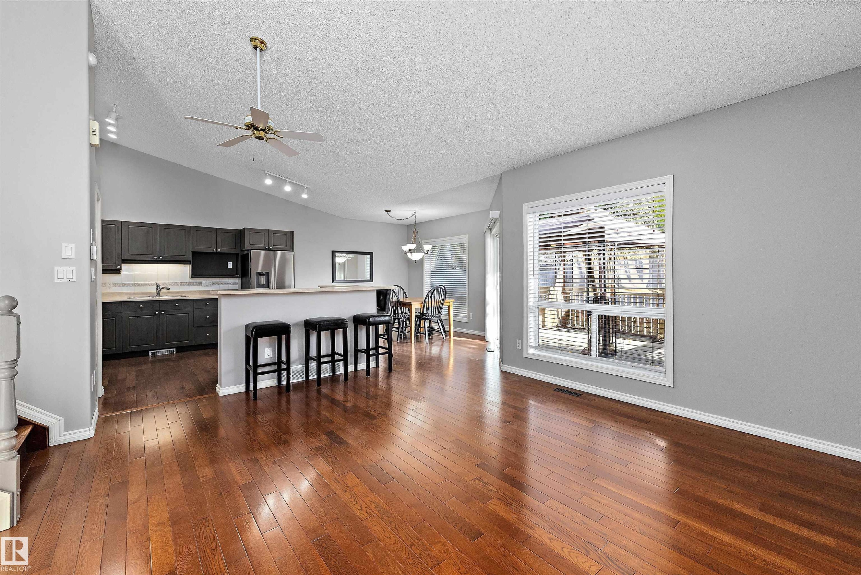 #123 215 Blackburn Dr E Sw, Edmonton, AB - Indoor