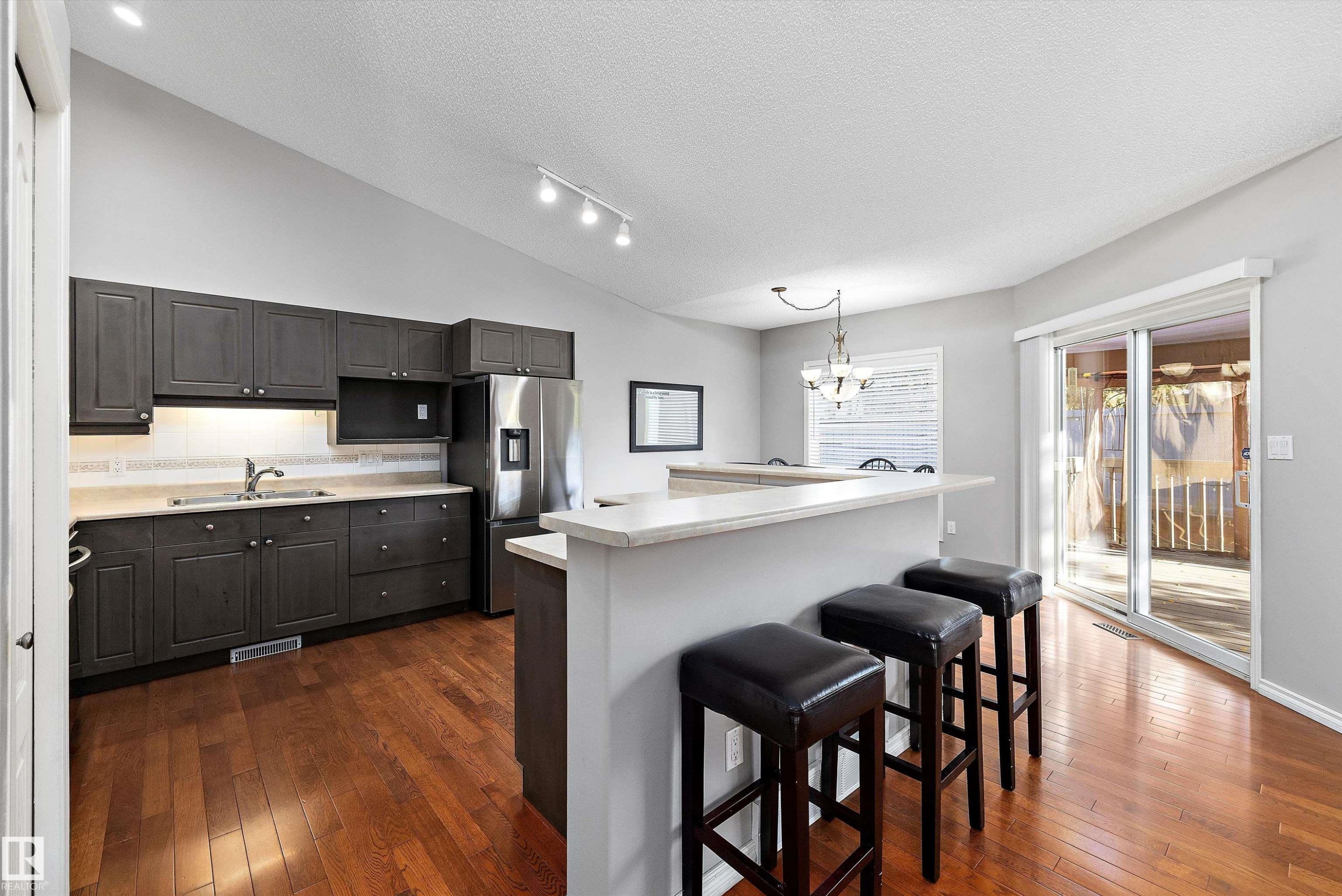 #123 215 Blackburn Dr E Sw, Edmonton, AB - Indoor Photo Showing Kitchen With Double Sink