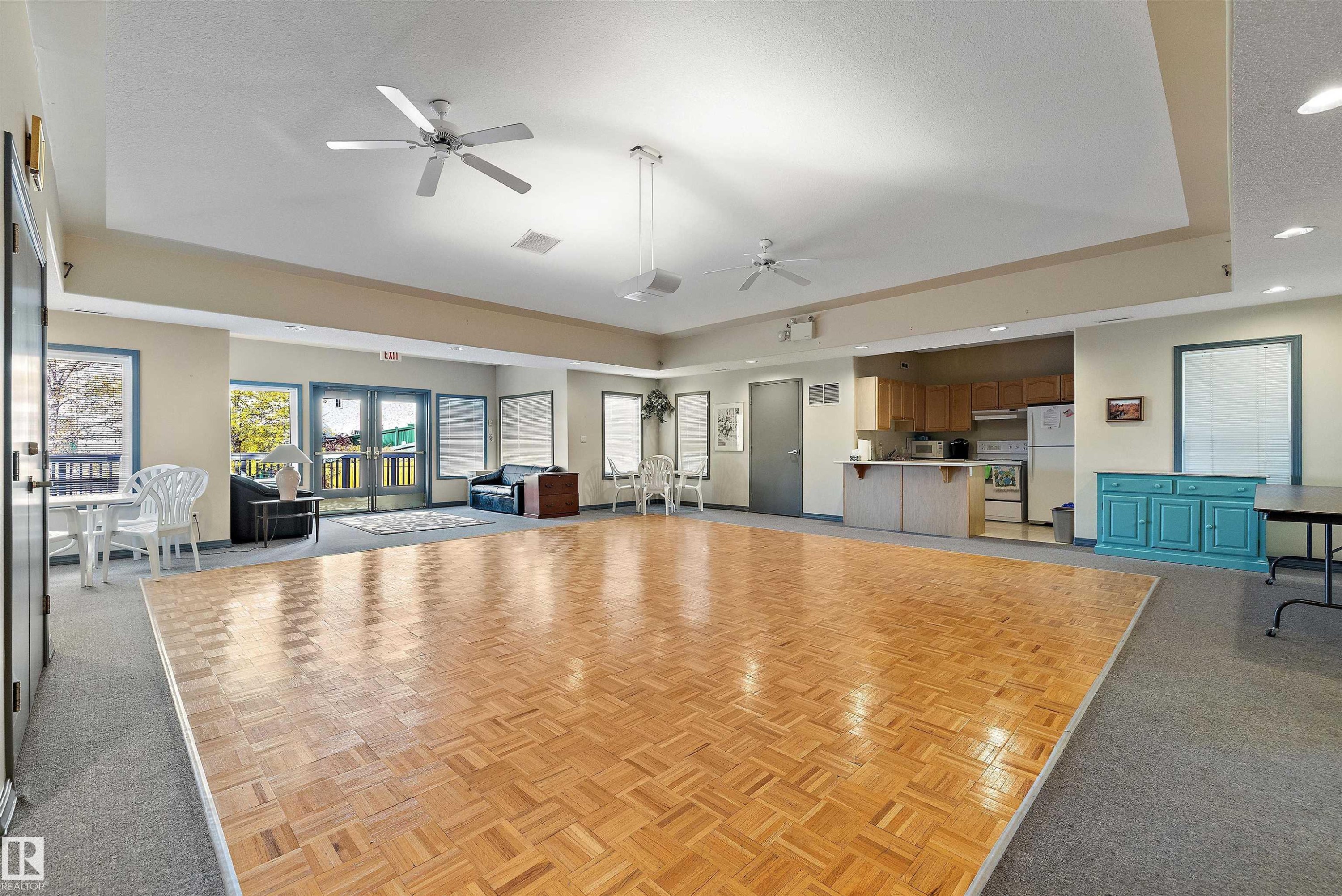 #123 215 Blackburn Dr E Sw, Edmonton, AB - Indoor Photo Showing Other Room