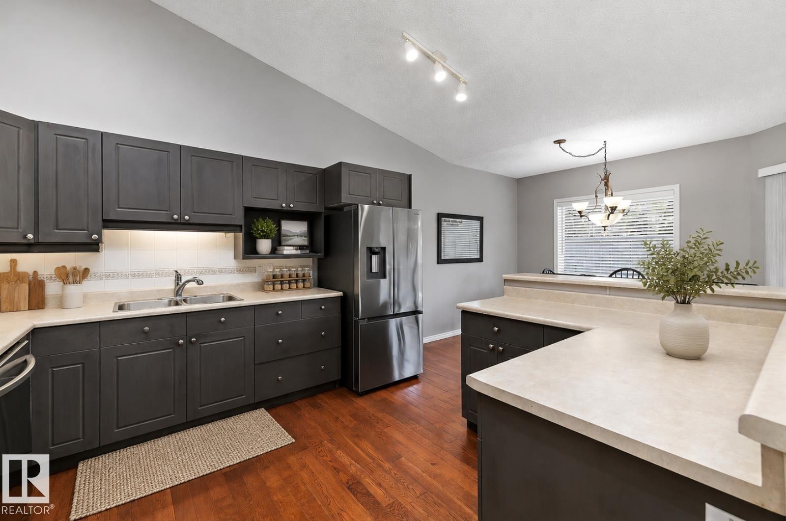 #123 215 Blackburn Dr E Sw, Edmonton, AB - Indoor Photo Showing Kitchen With Double Sink