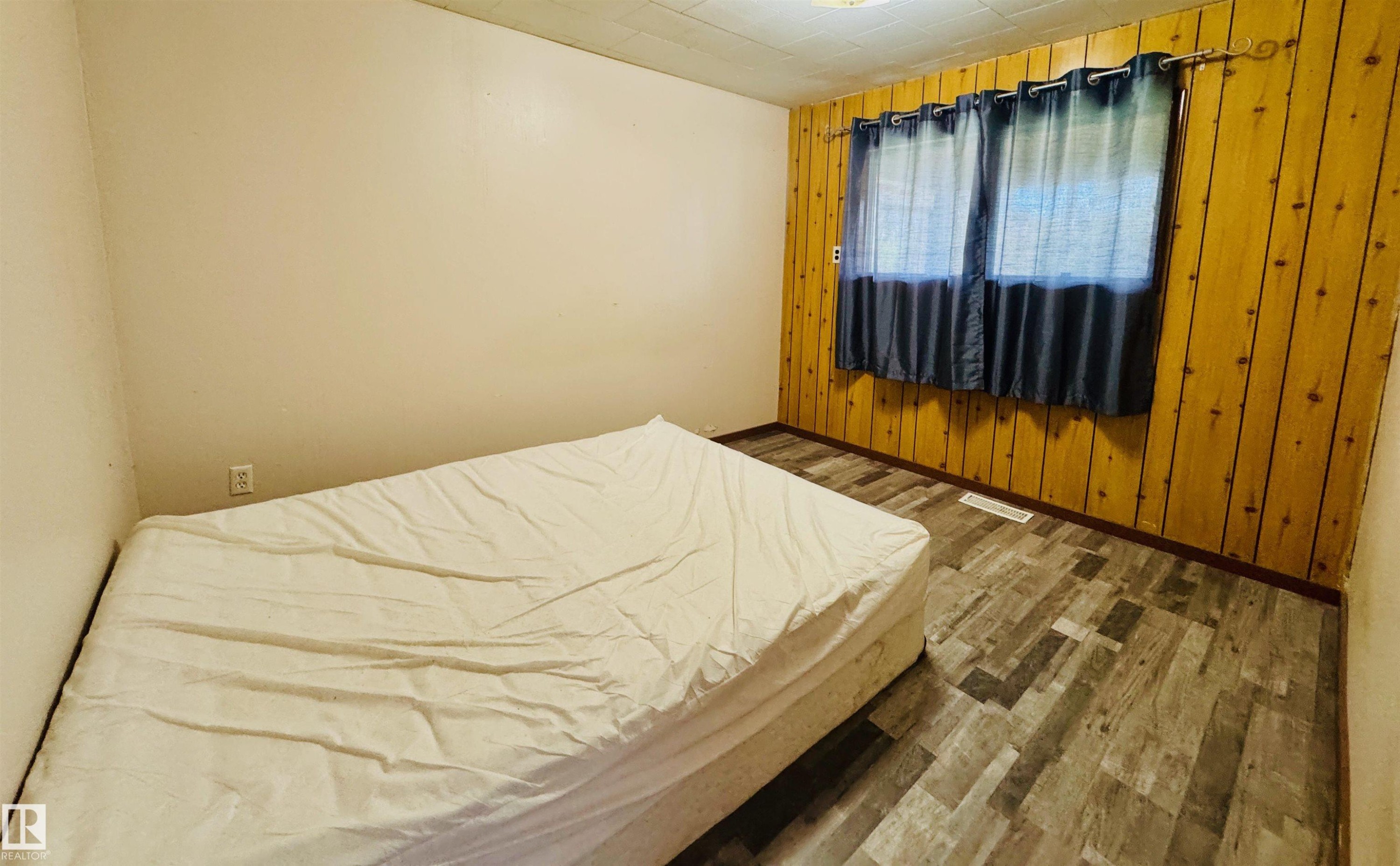 58410 Rng Rd 95, Rural St. Paul County, AB - Indoor Photo Showing Bedroom
