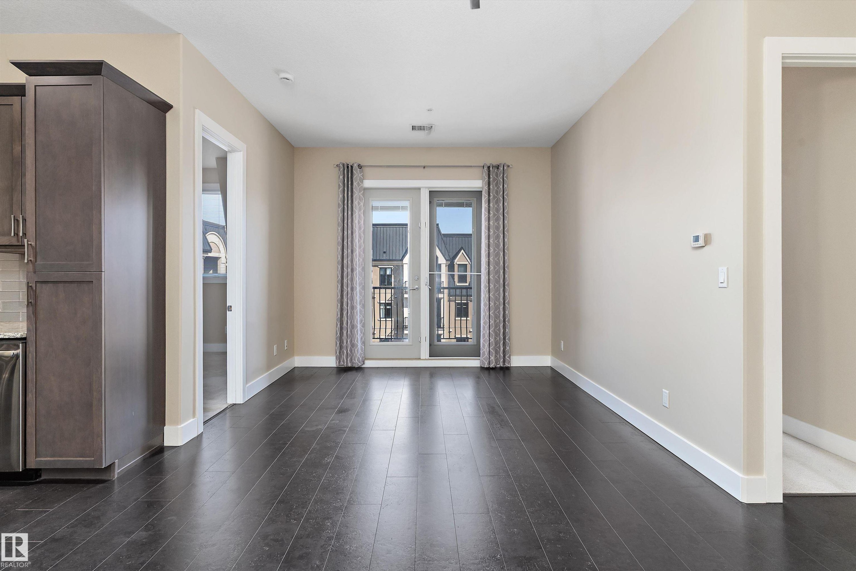 #449 6079 Maynard Wy Nw, Edmonton, AB - Indoor