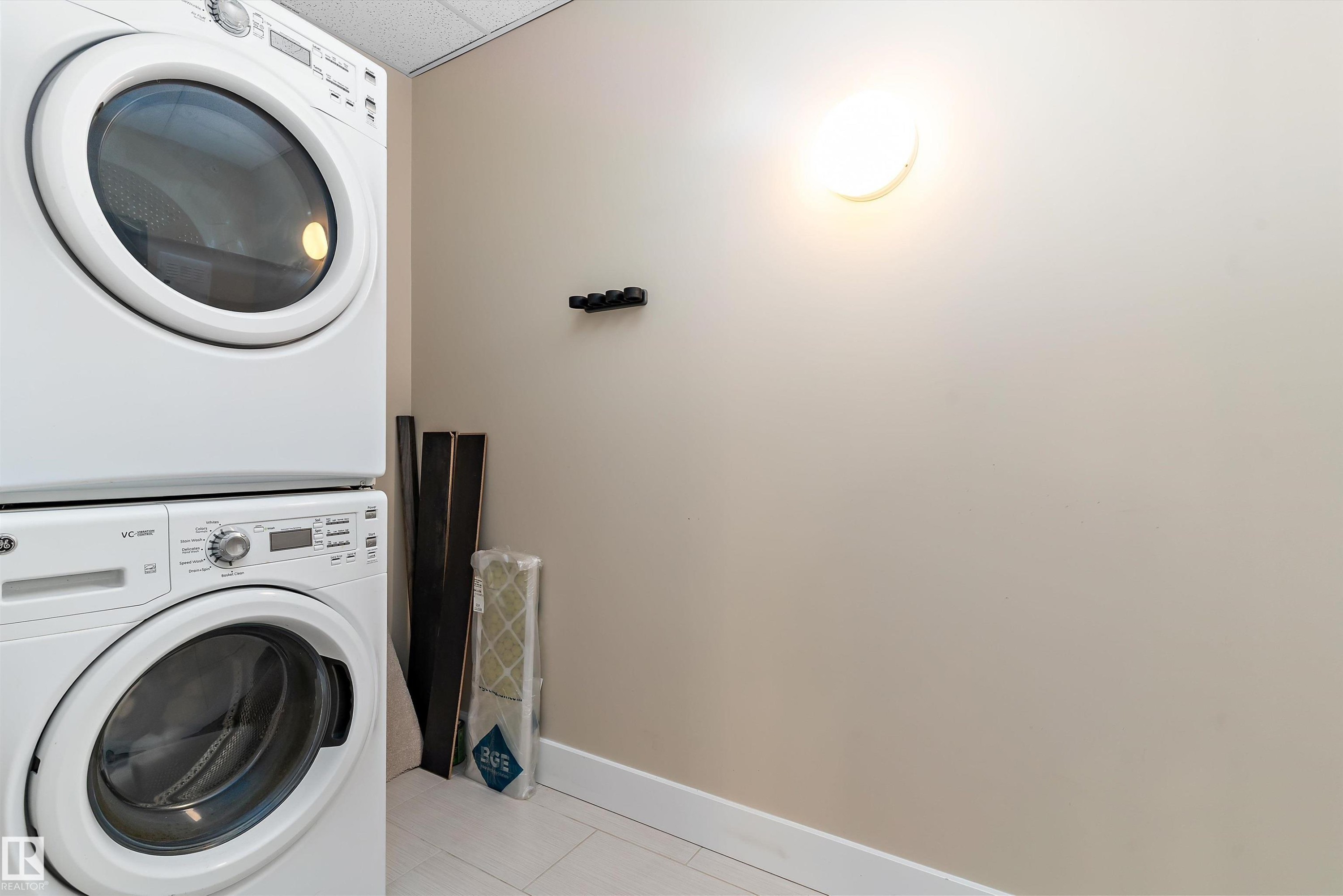 #449 6079 Maynard Wy Nw, Edmonton, AB - Indoor Photo Showing Laundry Room